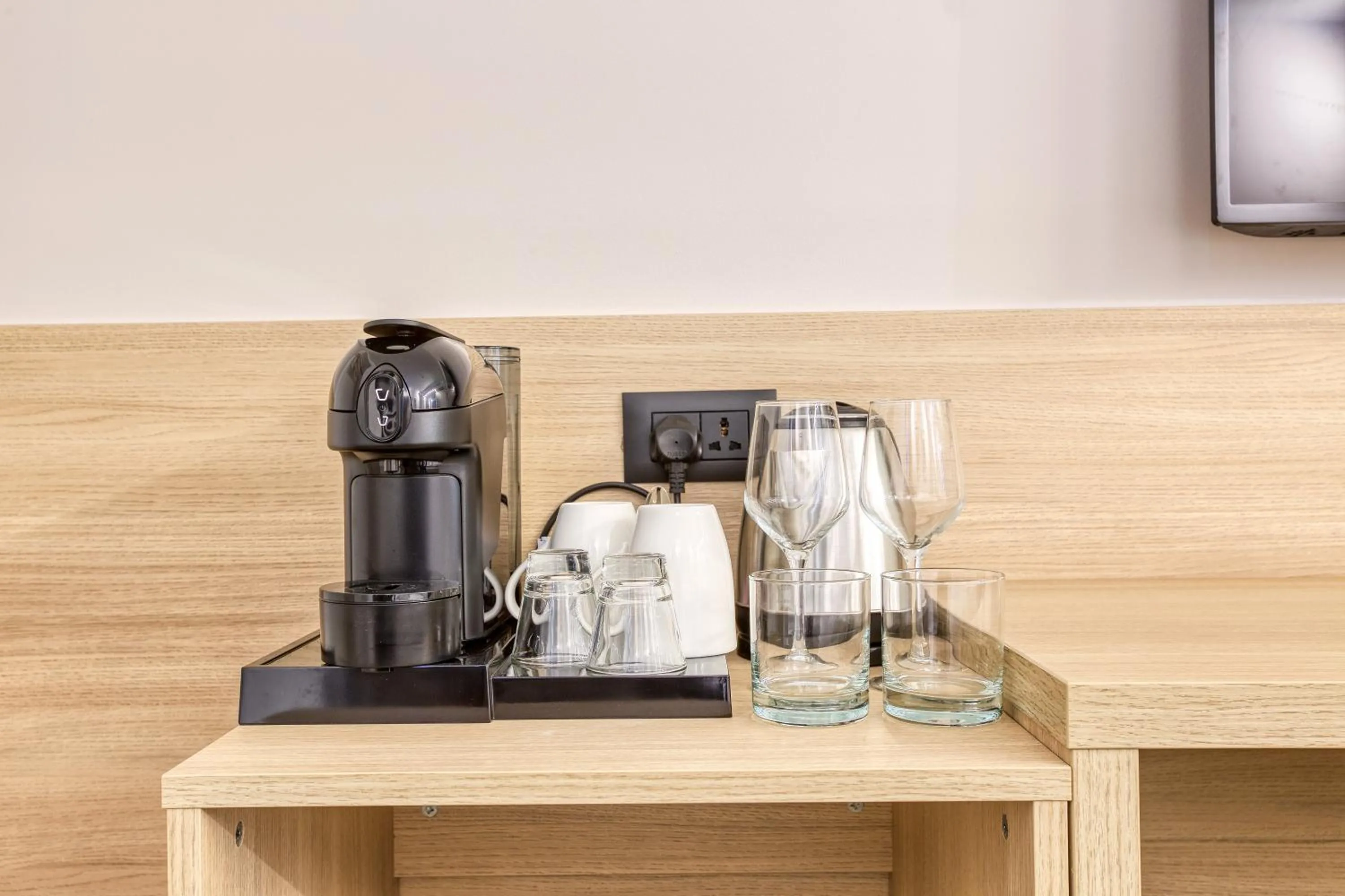 Coffee/tea facilities in JL Hotel