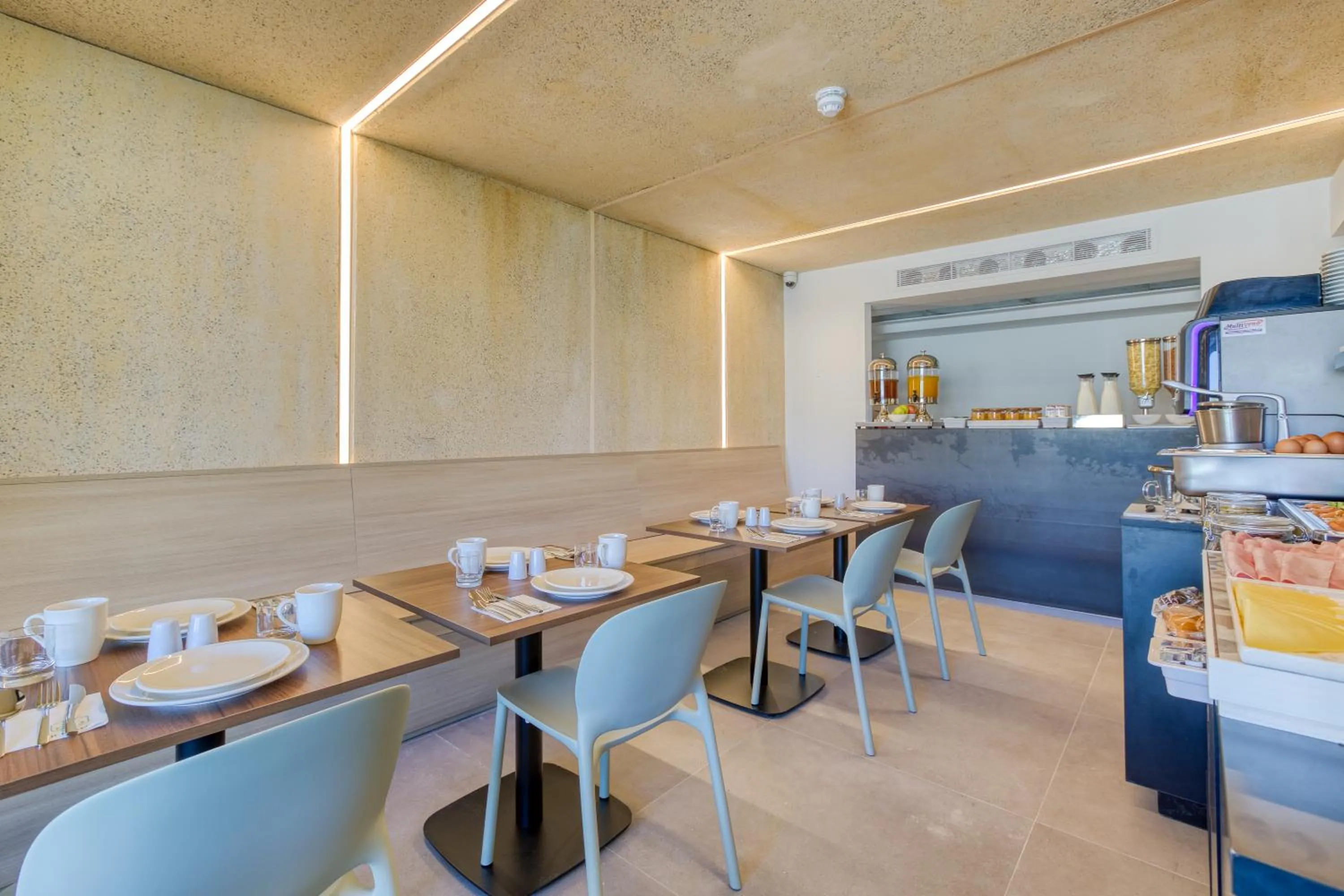 Restaurant/places to eat in JL Hotel