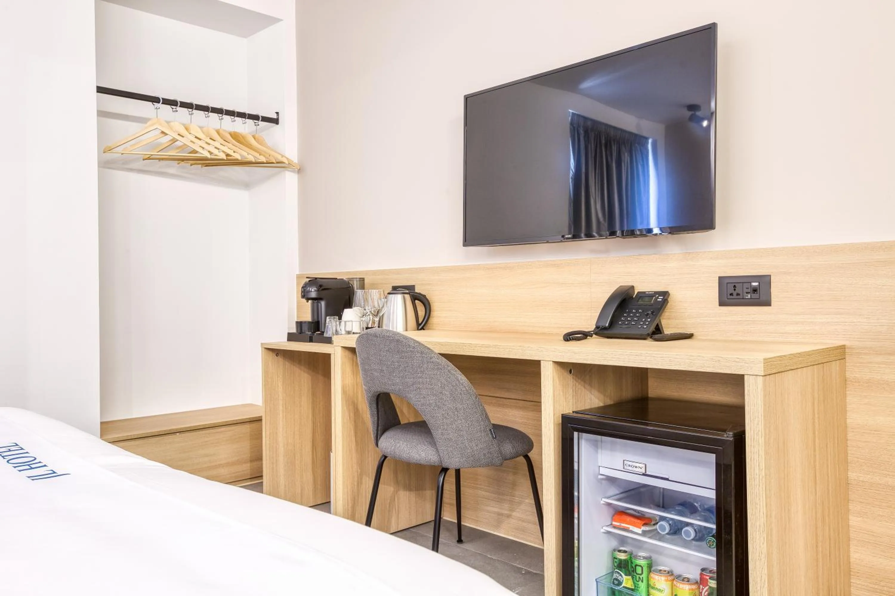 TV and multimedia, Bed in JL Hotel