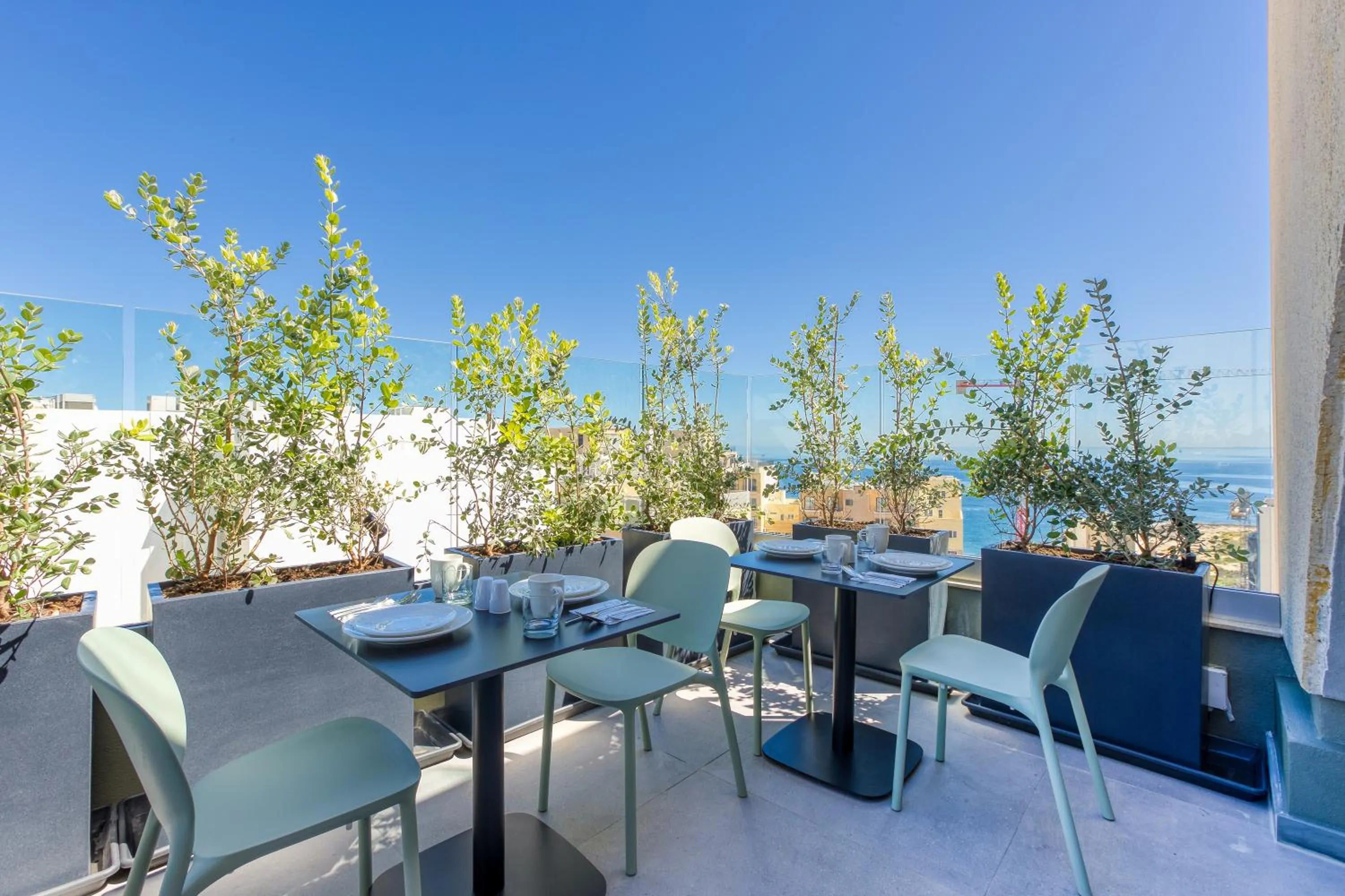 Restaurant/places to eat in JL Hotel