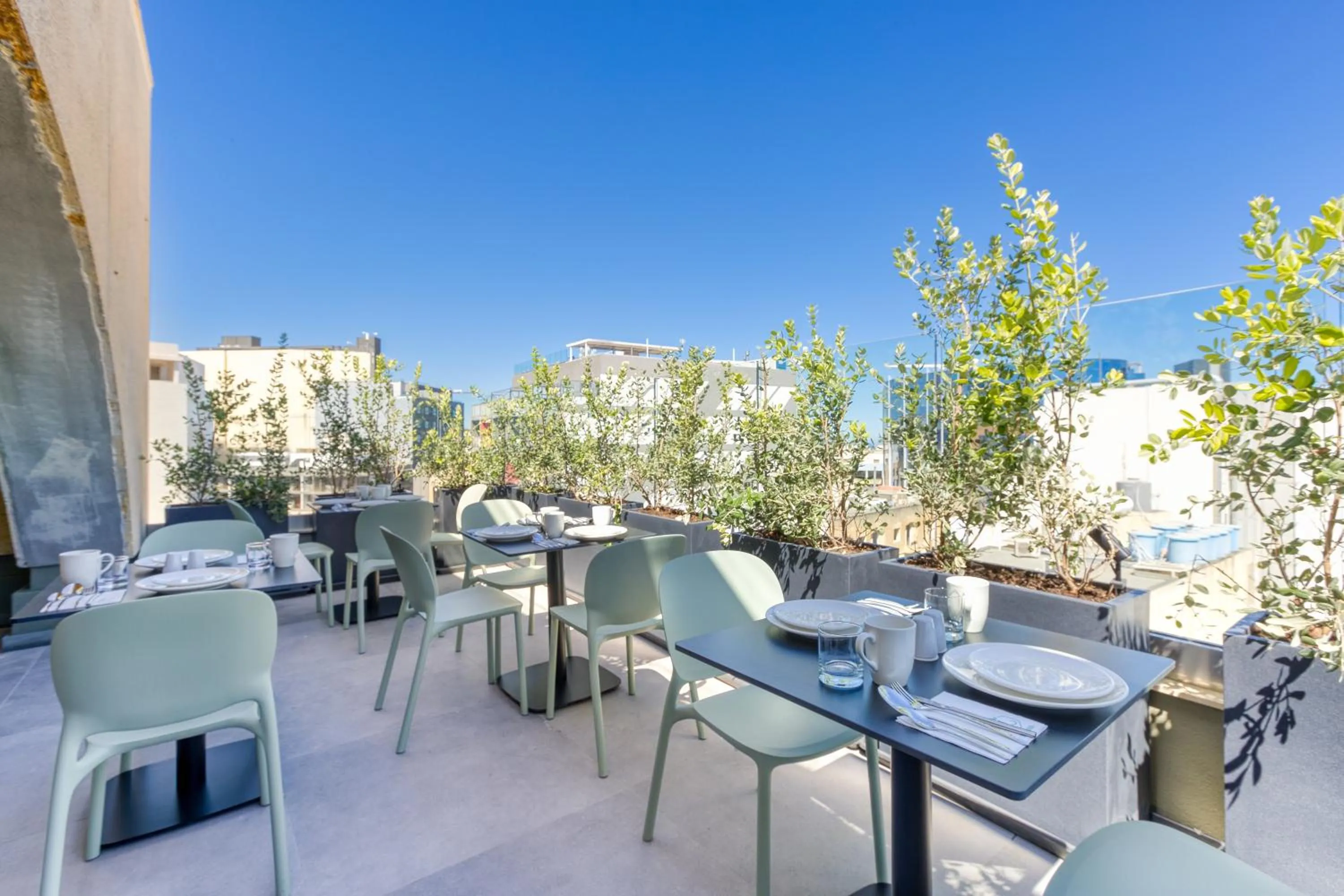 Restaurant/places to eat in JL Hotel