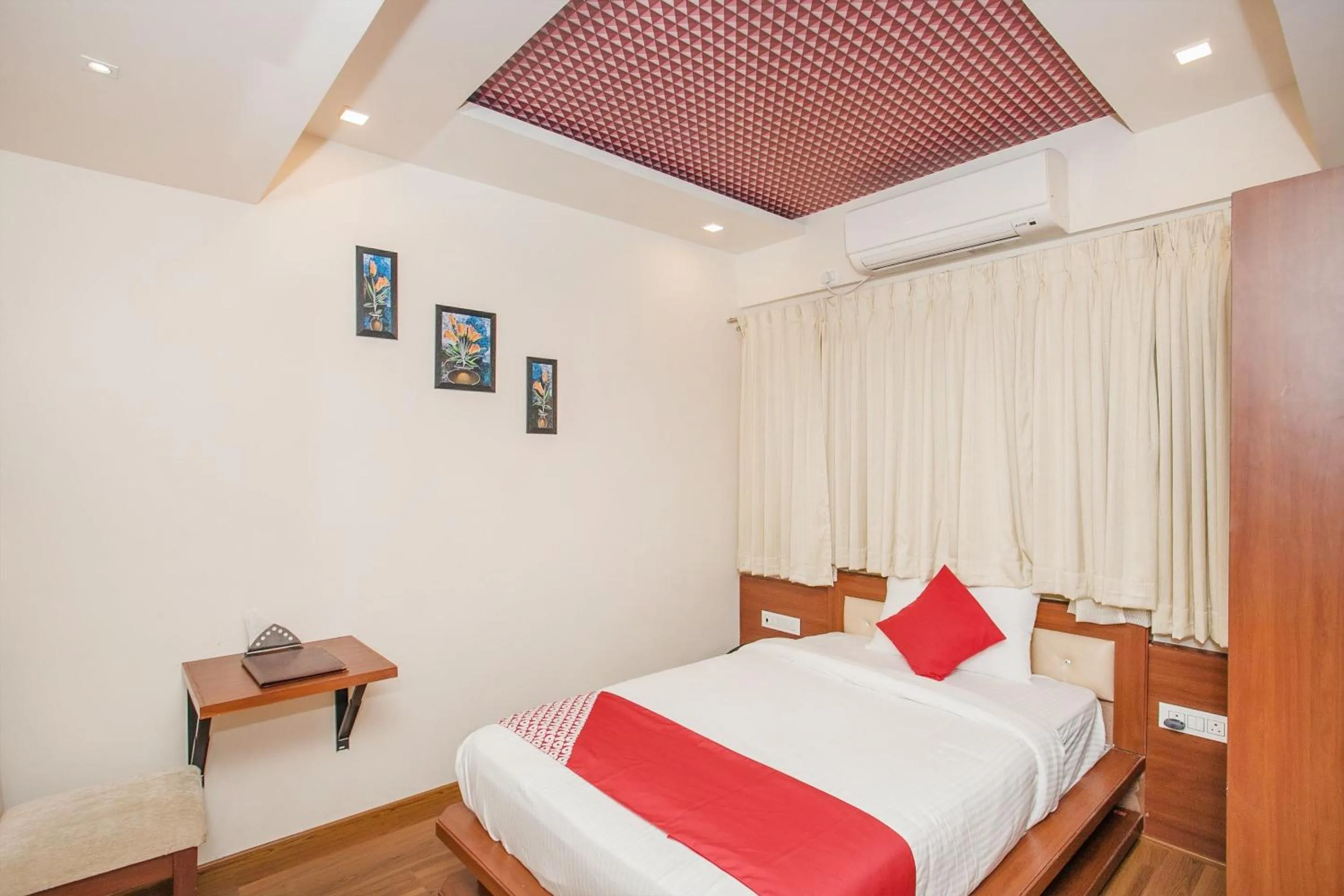 Bedroom, Bed in Hotel O Royal Stay