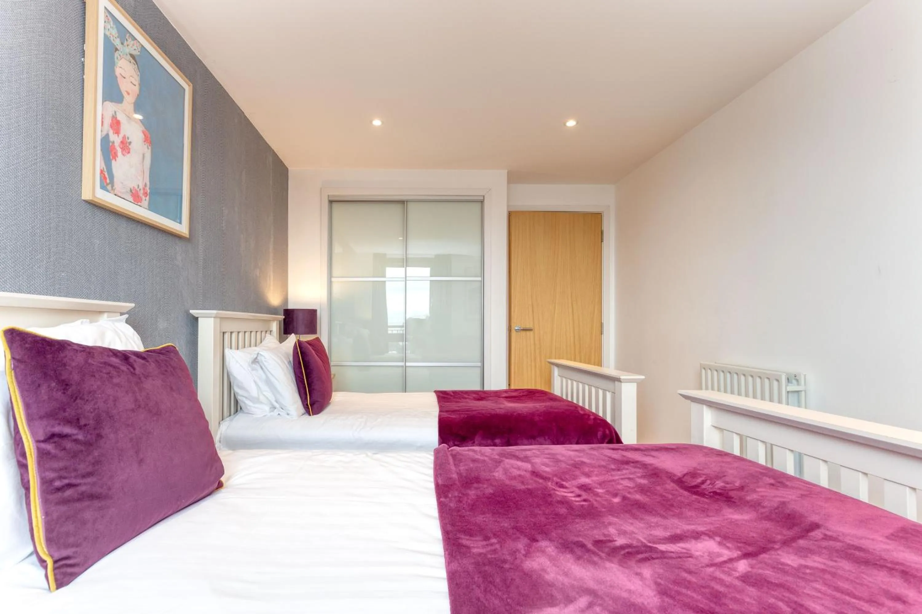 Bed in SECC Hydro Executive 7 Apartment