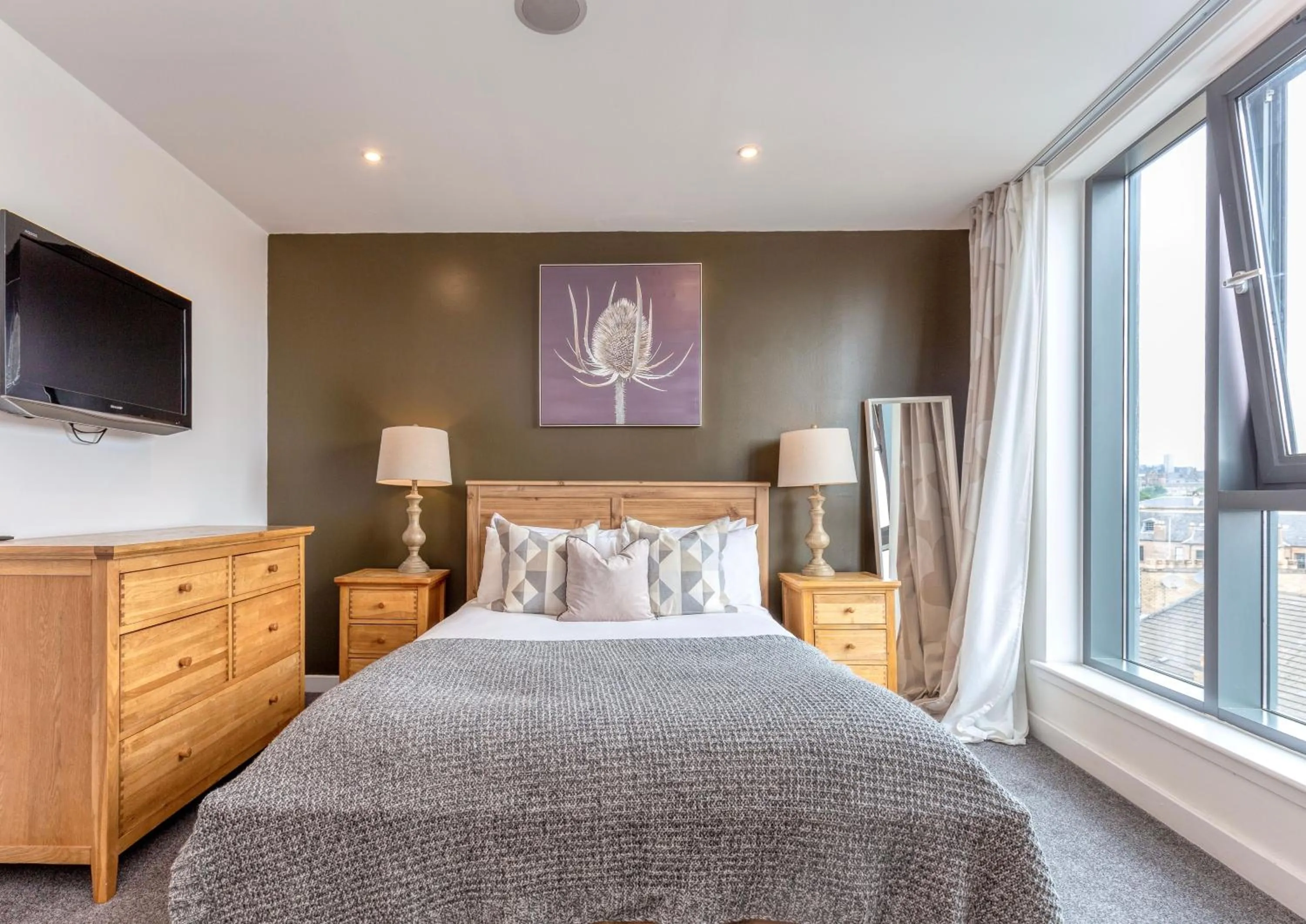 Bed in SECC Hydro Executive 7 Apartment