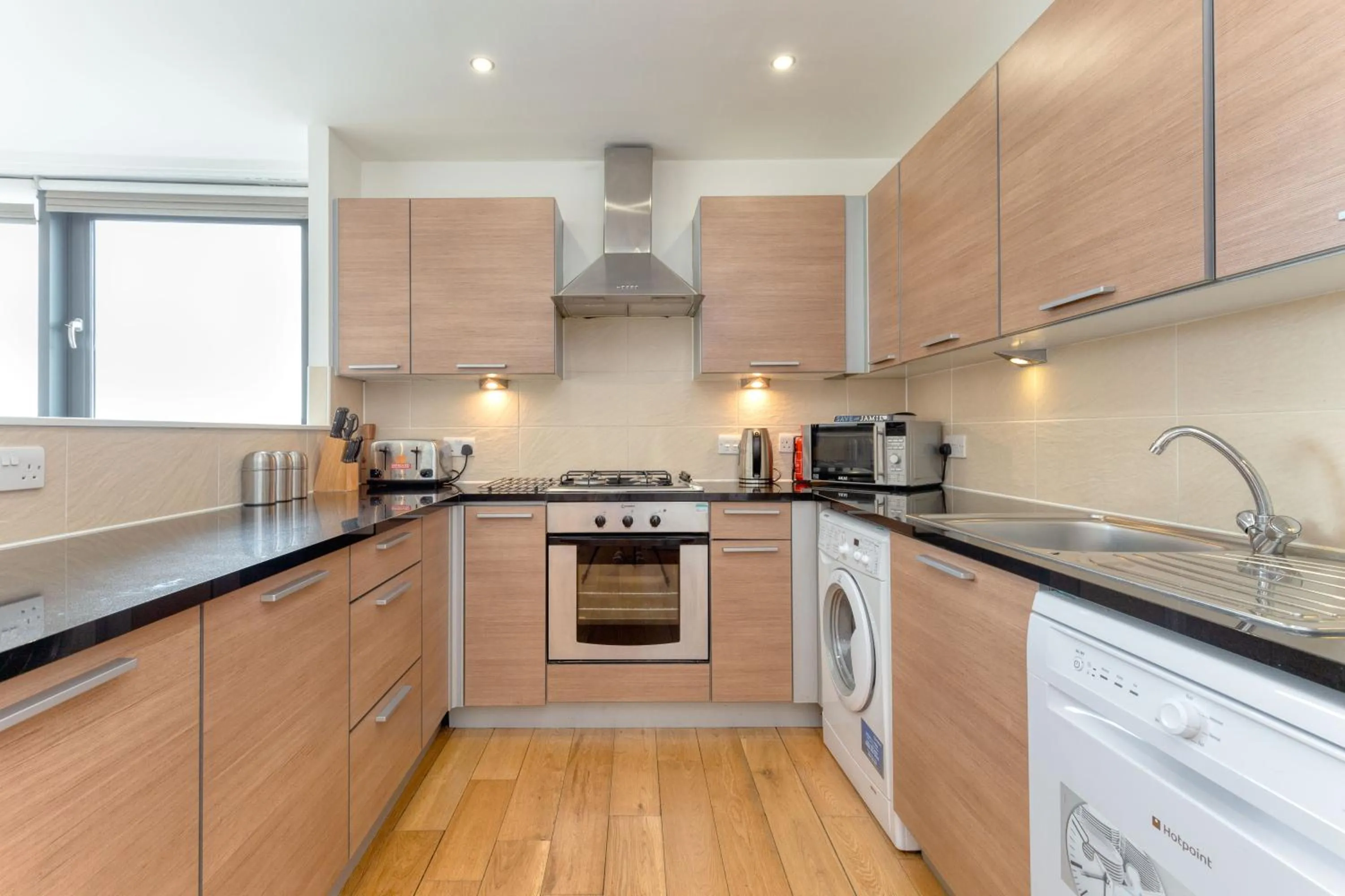 Kitchen/Kitchenette in SECC Hydro Executive 7 Apartment