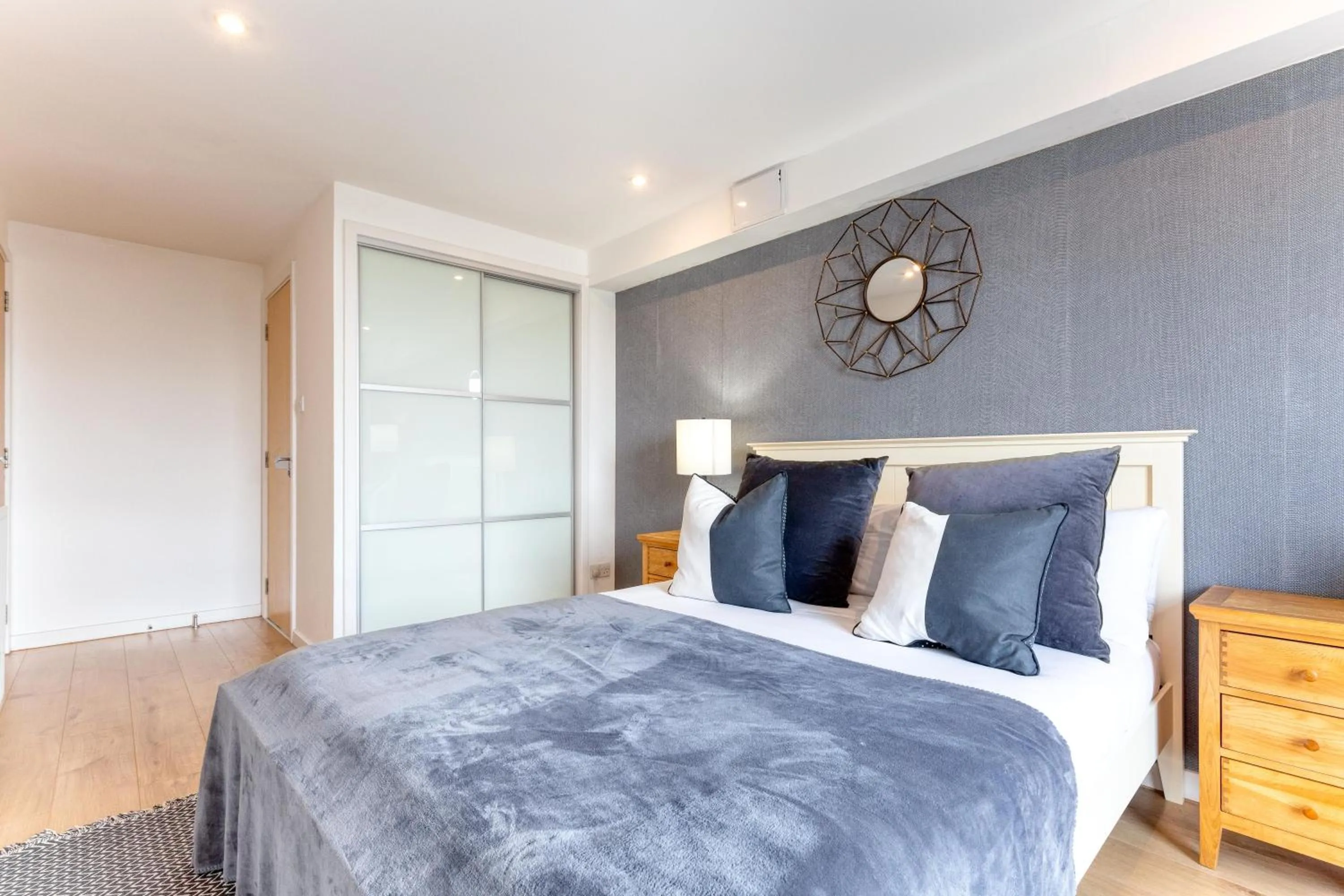 Bed in SECC Hydro Executive 7 Apartment