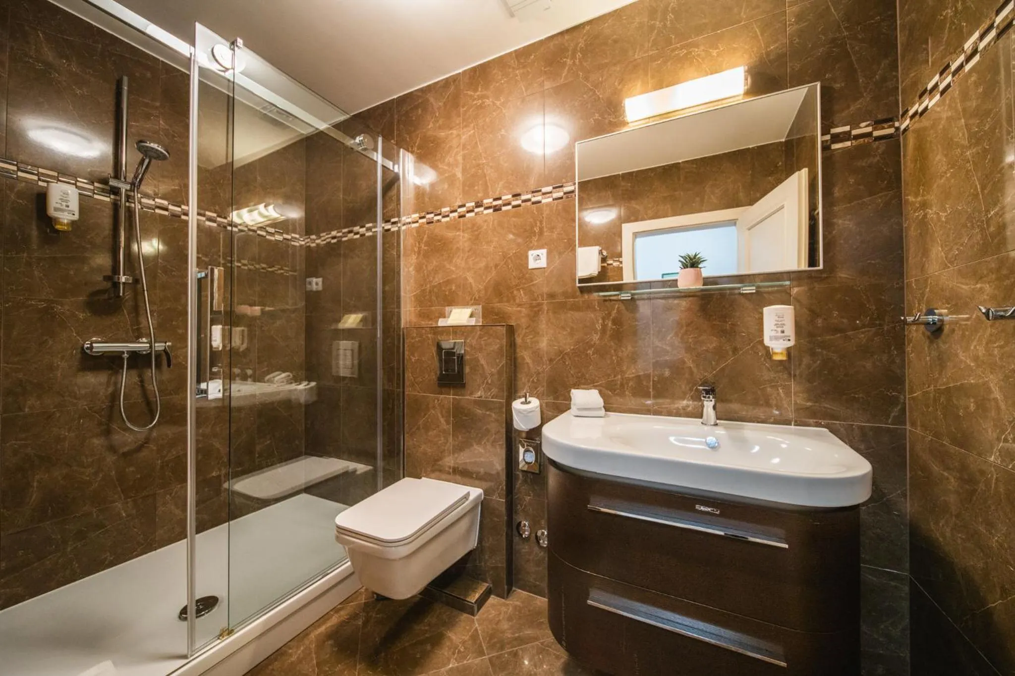 Shower in SUNce Palace Apartments with free offsite parking