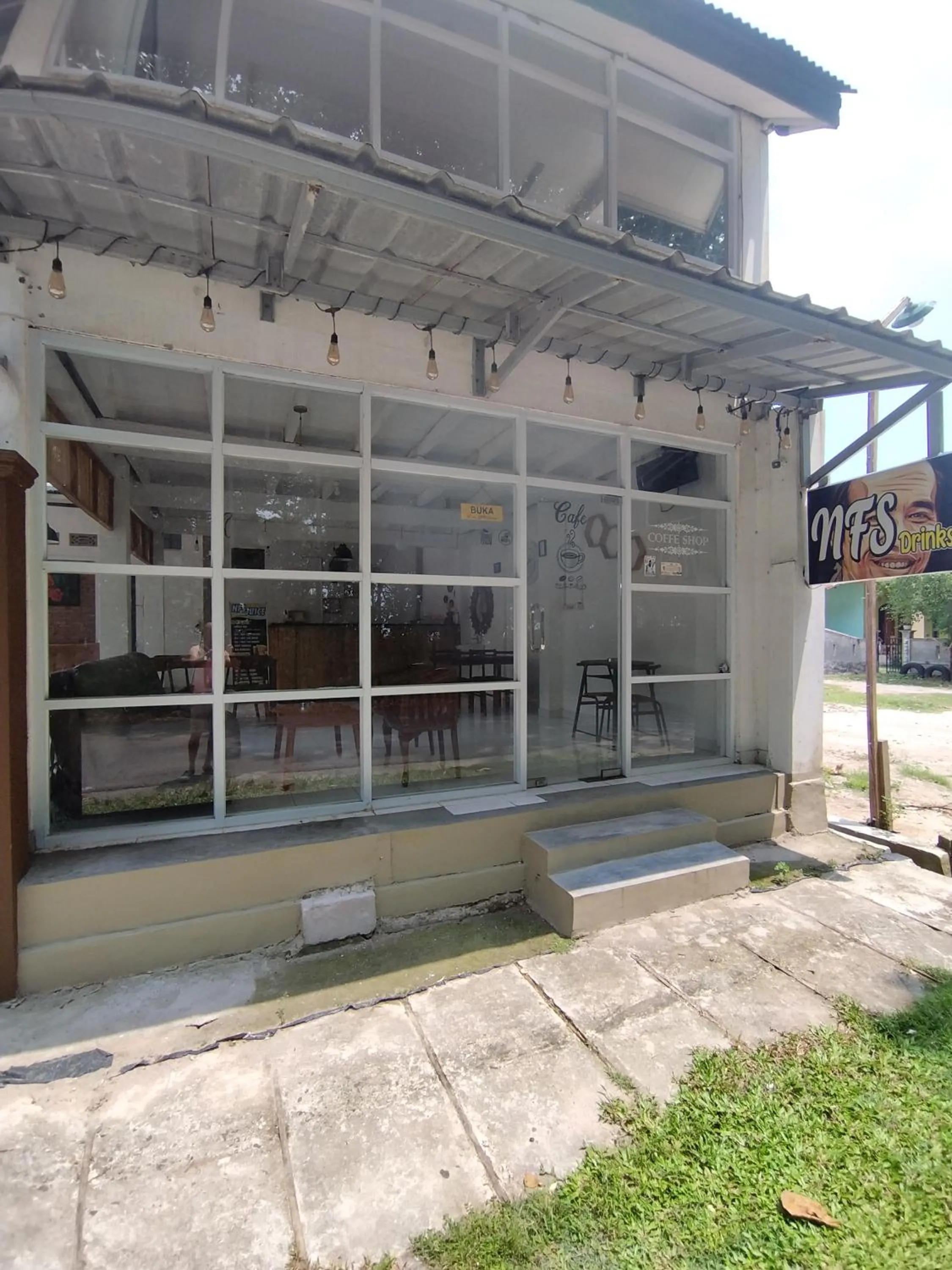 Property building in Krui penginapan jokowi