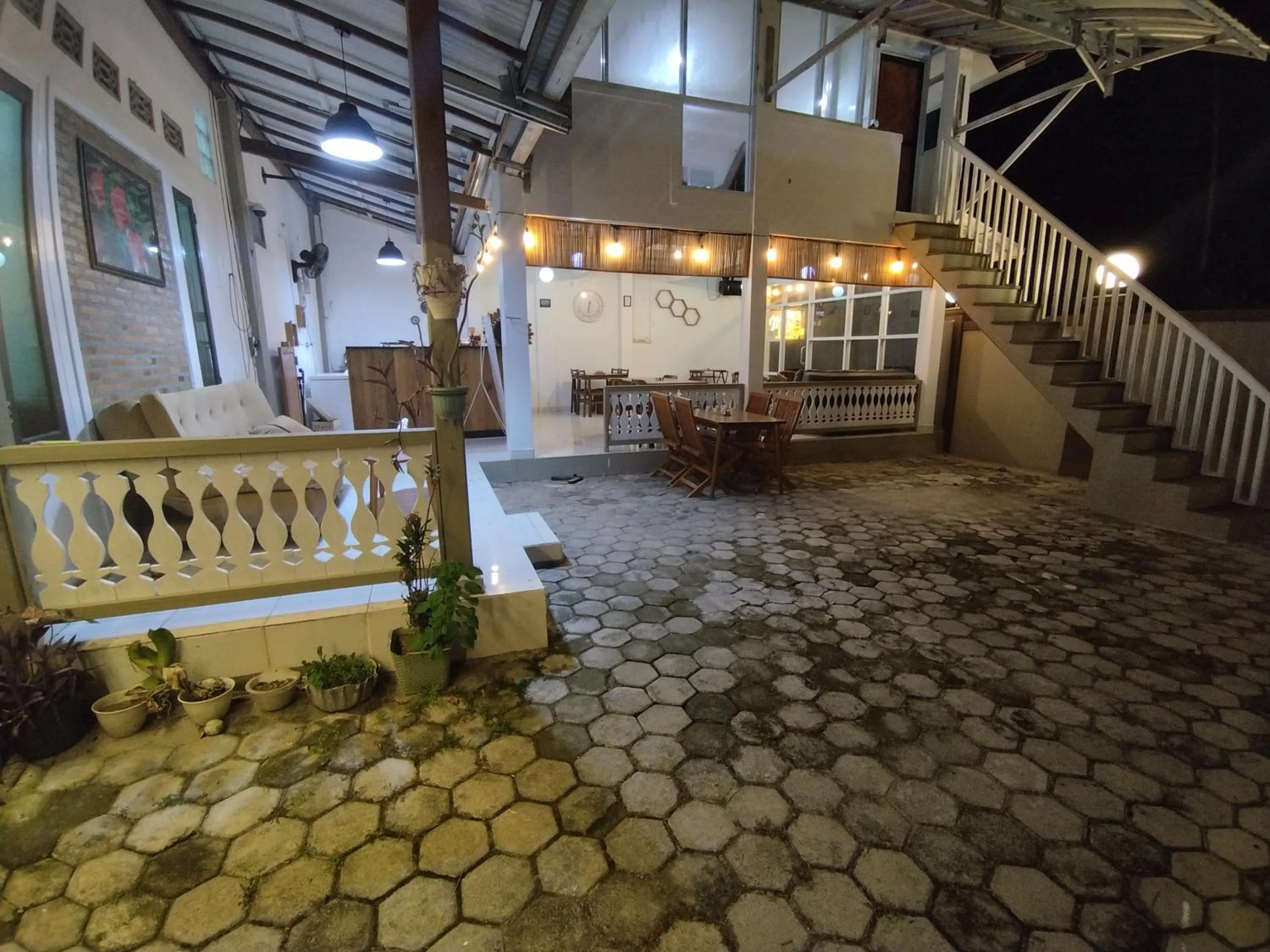 Night in Krui penginapan jokowi