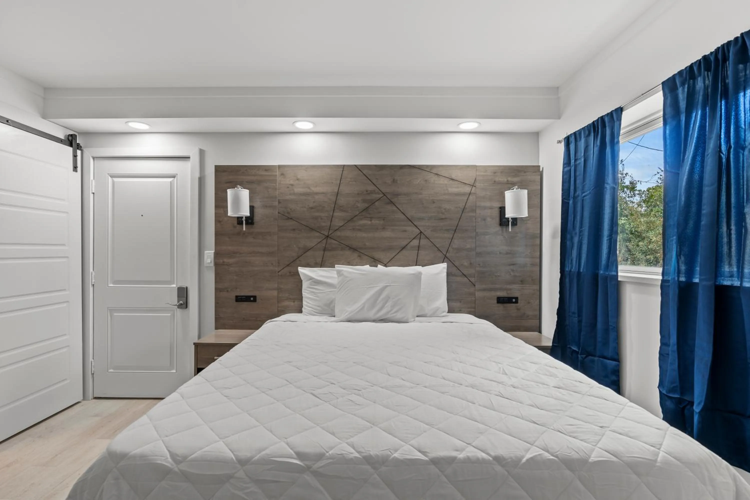 Bedroom, Bed in Fin's Inn