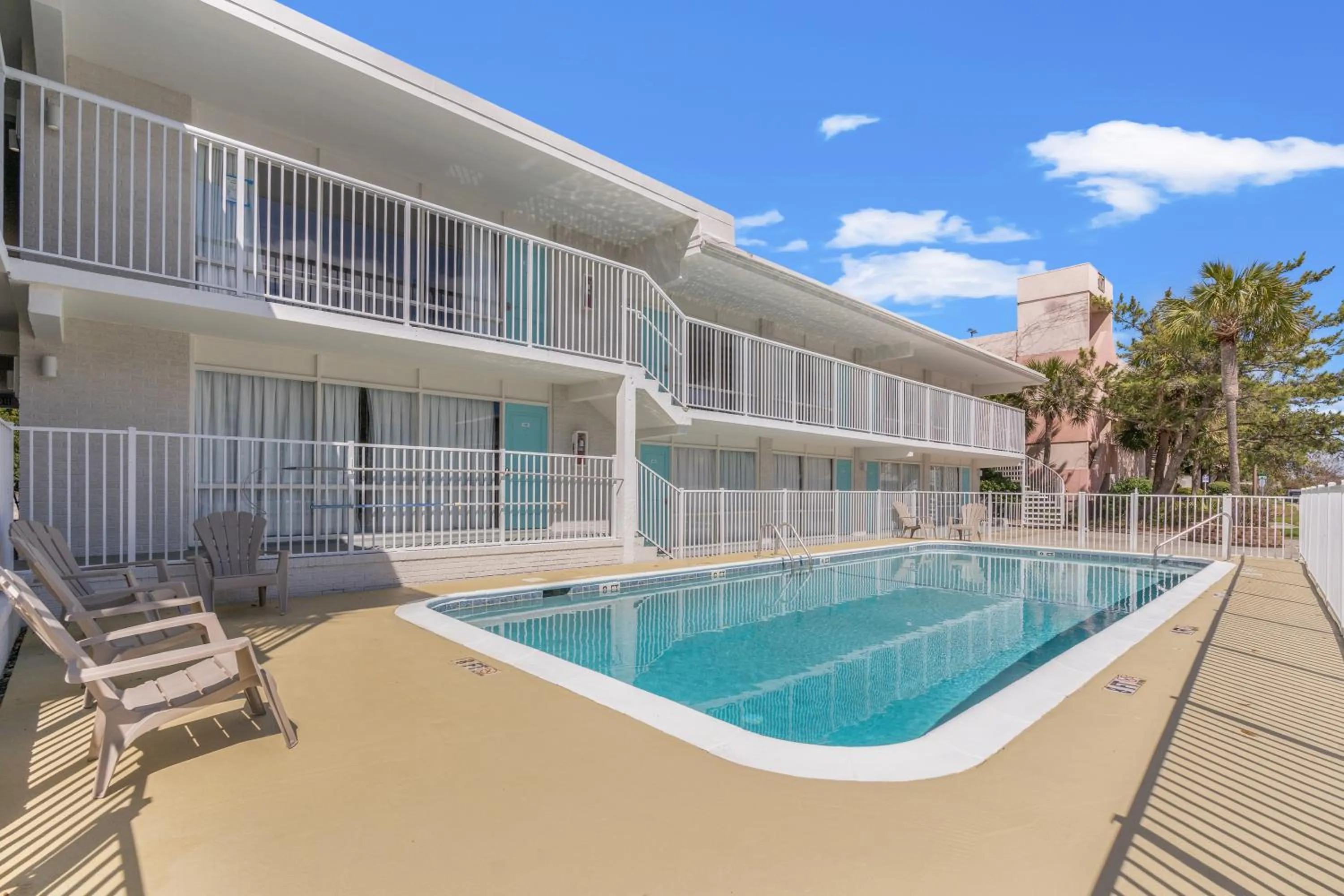 Swimming pool in Fin's Inn