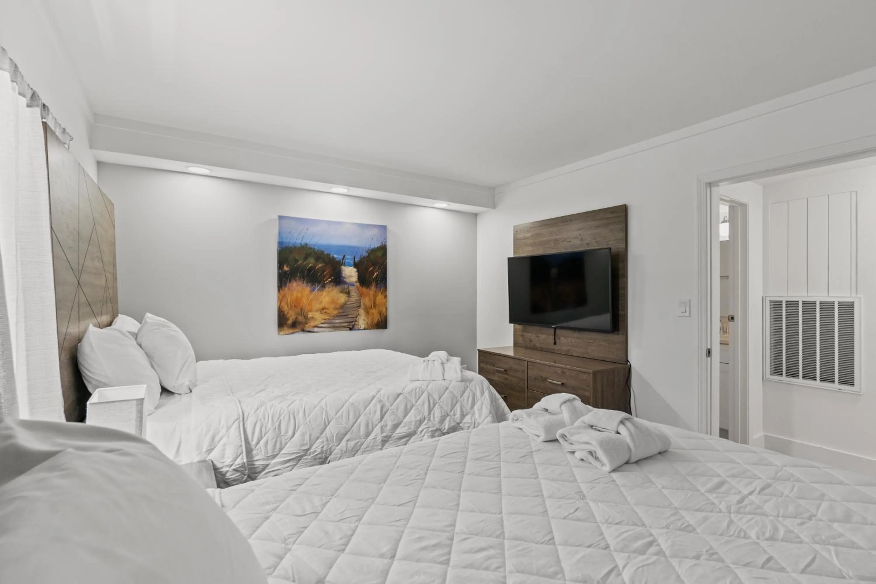 Bedroom, Bed in Fin's Inn