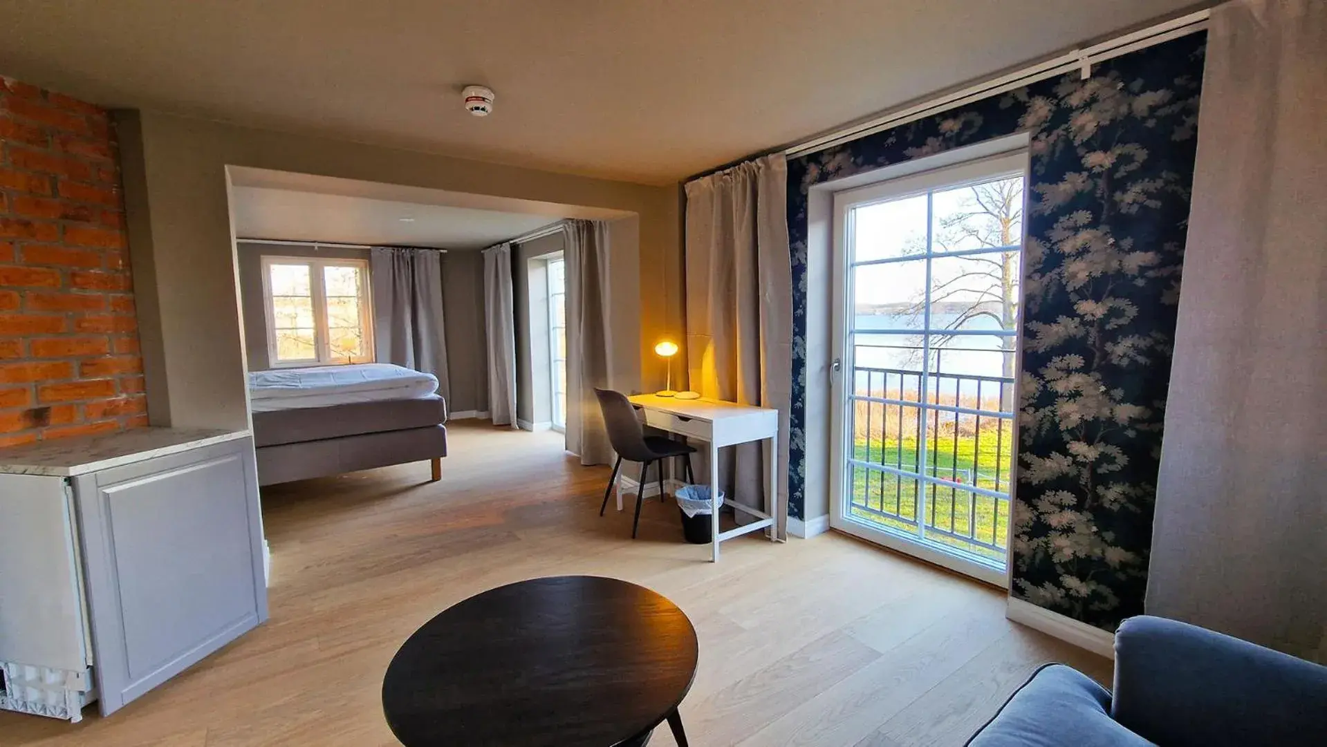 Suite with Lake View - single occupancy in Hotell Grönfeltsgården Suite with Lake View - single occupancy in Hotell Grönfeltsgården