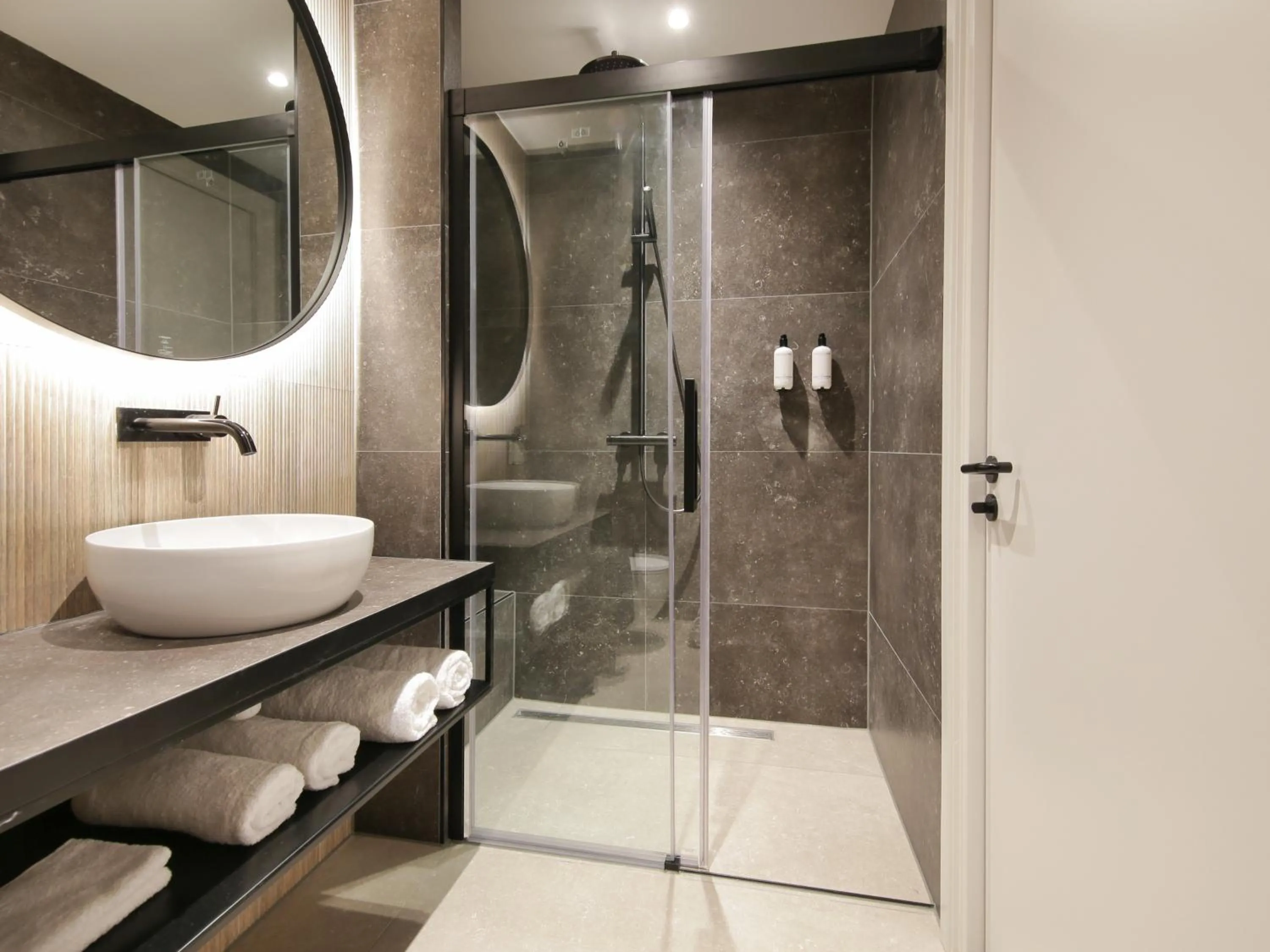 Shower in Boutique Hotel Hans - Amsterdam Schiphol Airport