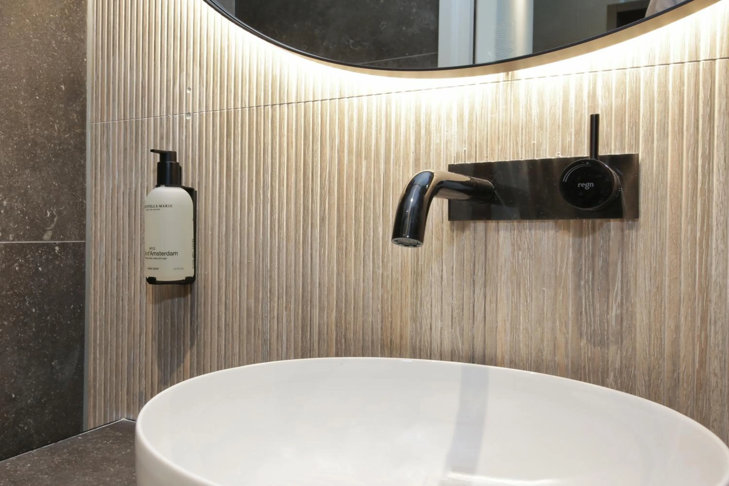 Bathroom in Boutique Hotel Hans - Amsterdam Schiphol Airport