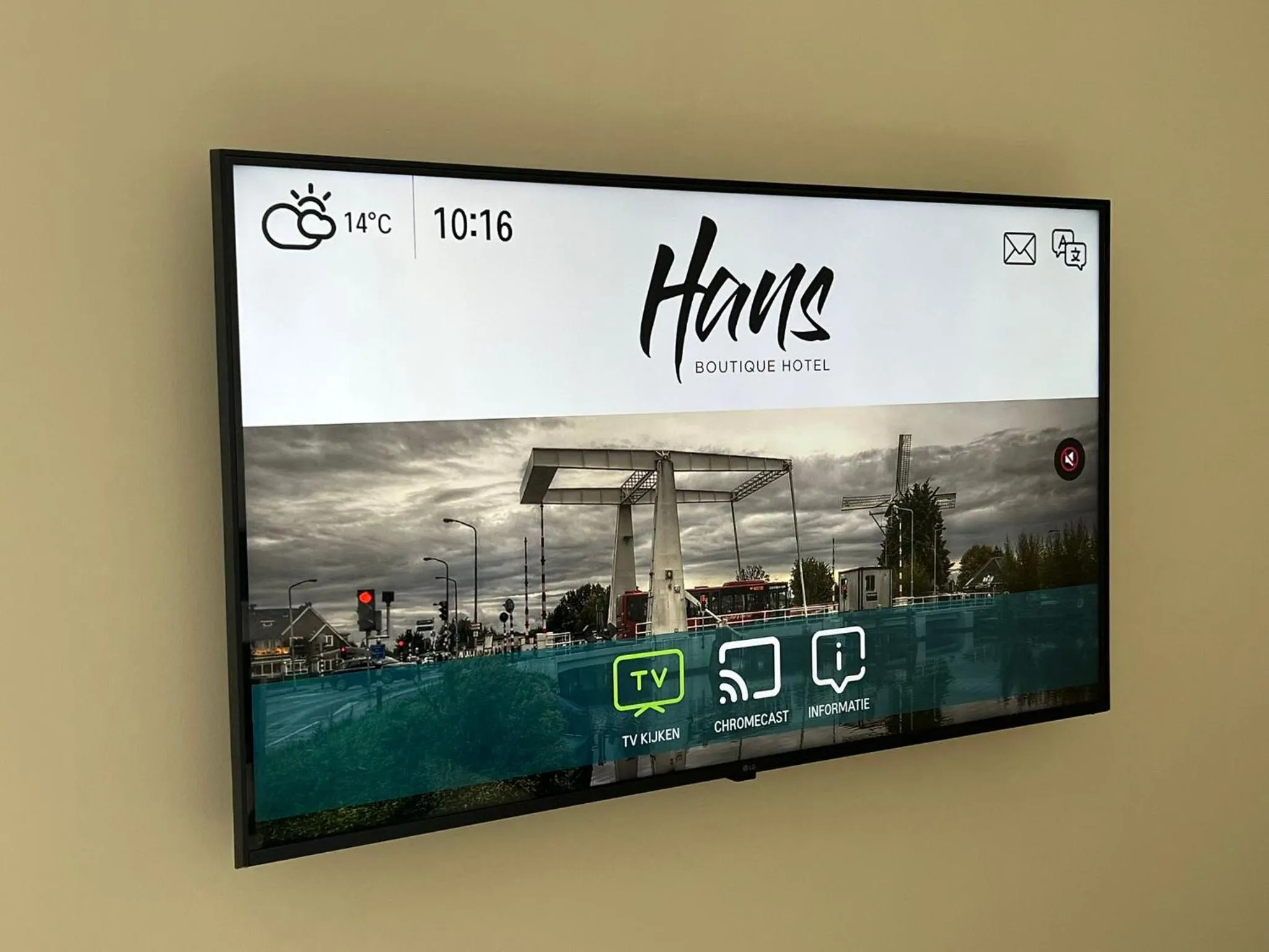 Bed in Boutique Hotel Hans - Amsterdam Schiphol Airport