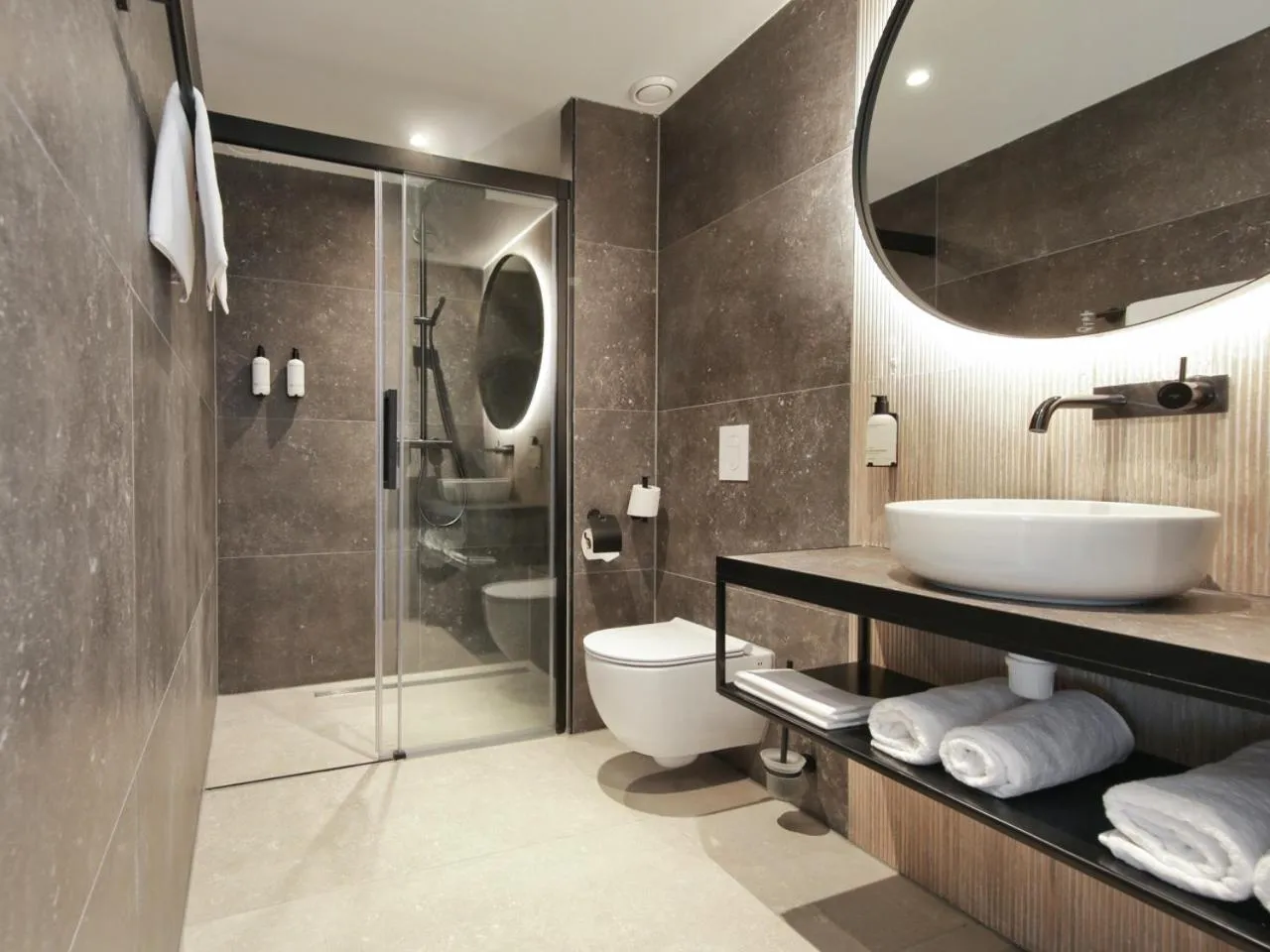 Shower in Boutique Hotel Hans - Amsterdam Schiphol Airport