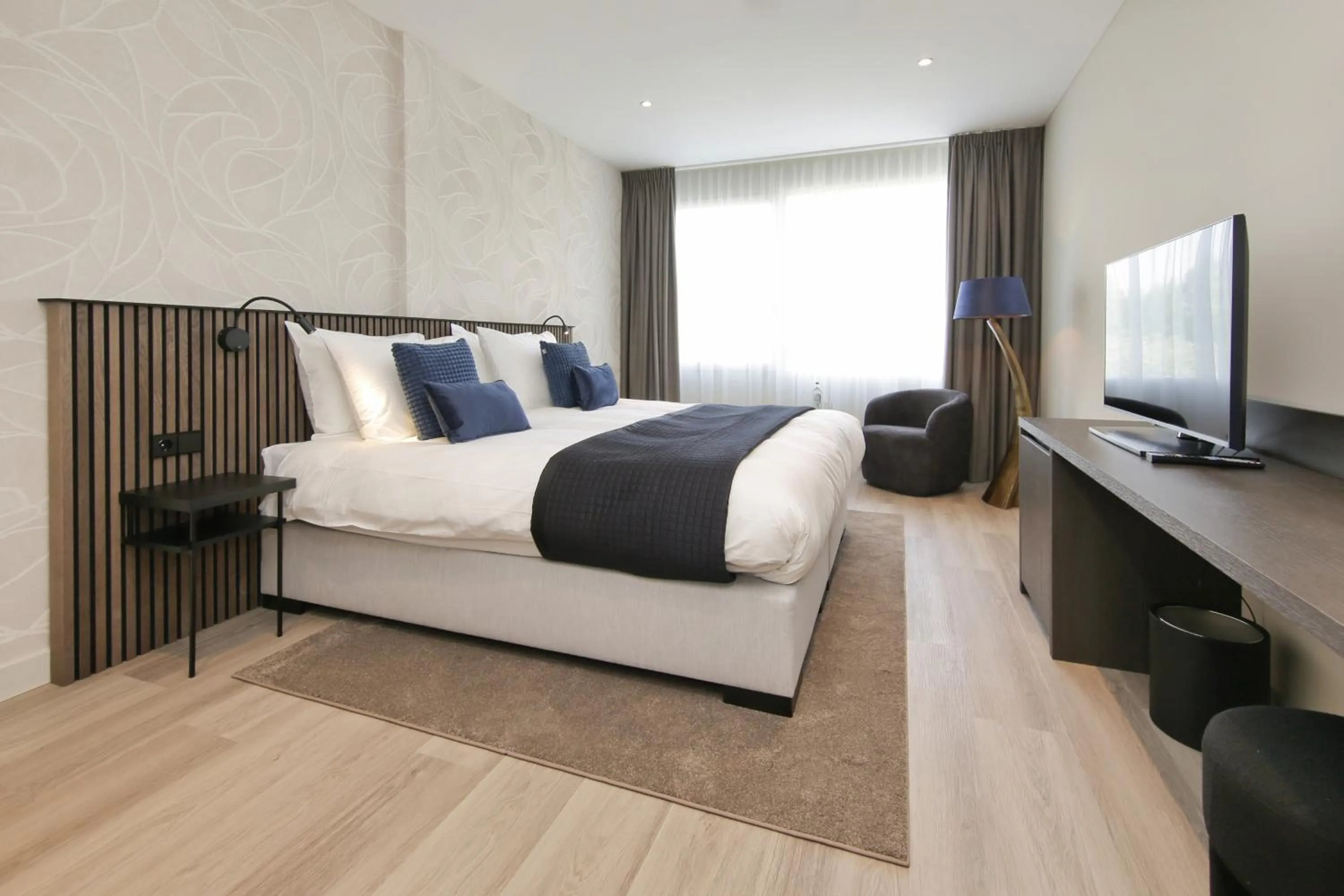 Photo of the whole room, Bed in Boutique Hotel Hans - Amsterdam Schiphol Airport