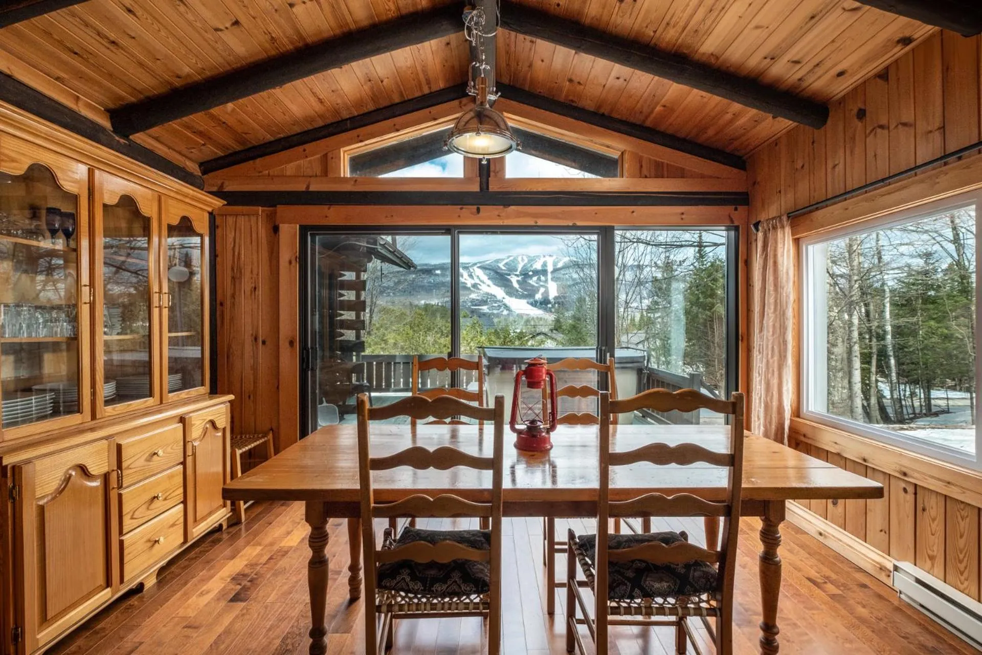 Dining area in Les Chalets Sauvignon