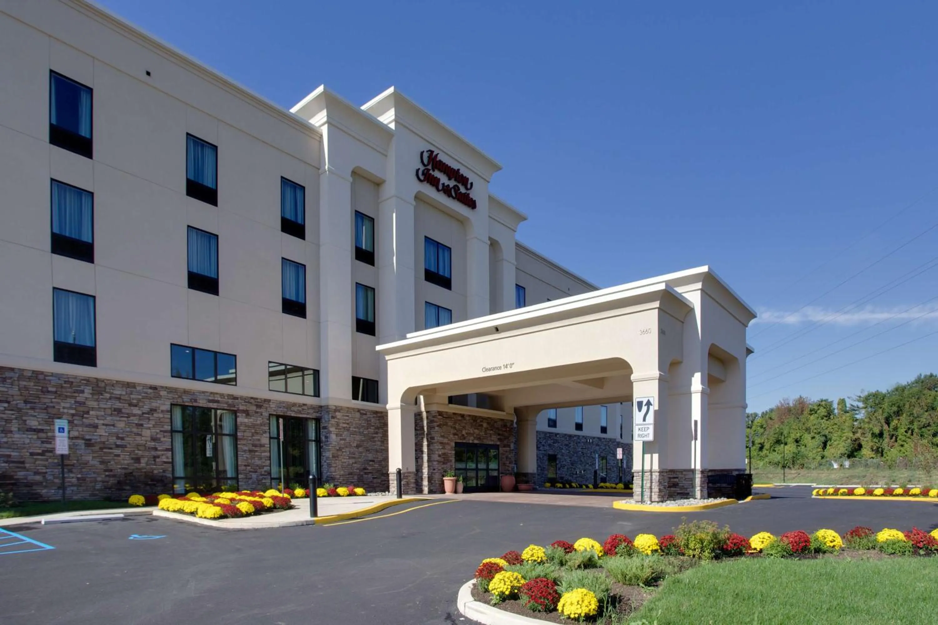 Property building in Hampton Inn & Suites Philadelphia/Bensalem