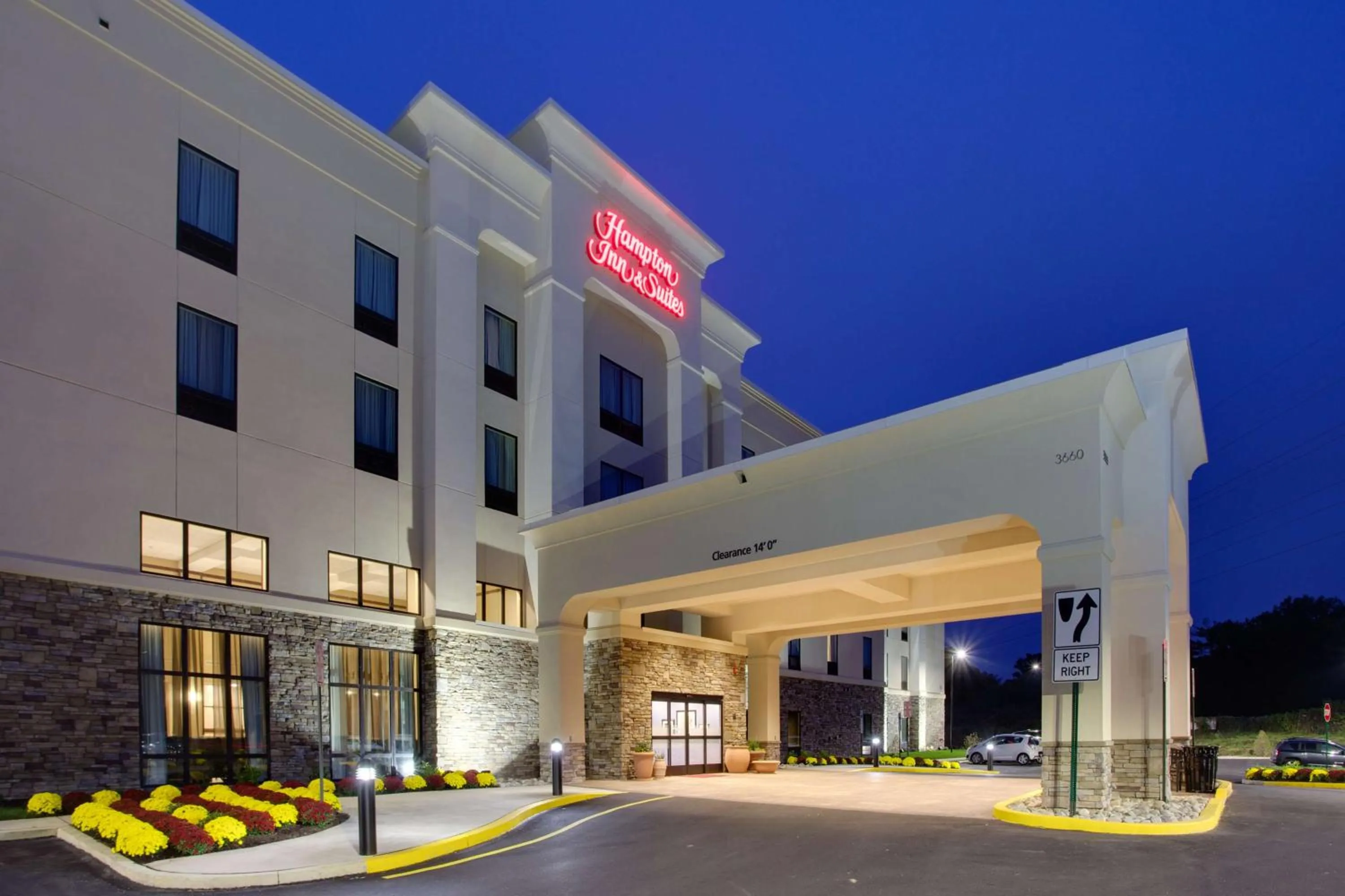 Property building in Hampton Inn & Suites Philadelphia/Bensalem