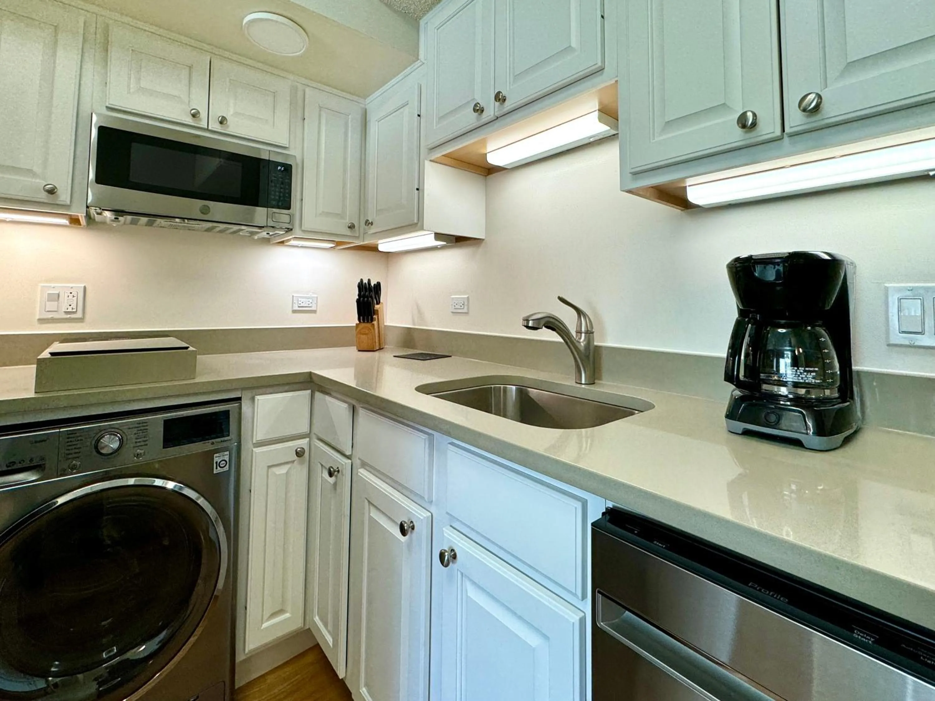 minibar in The GEM Museum Suites