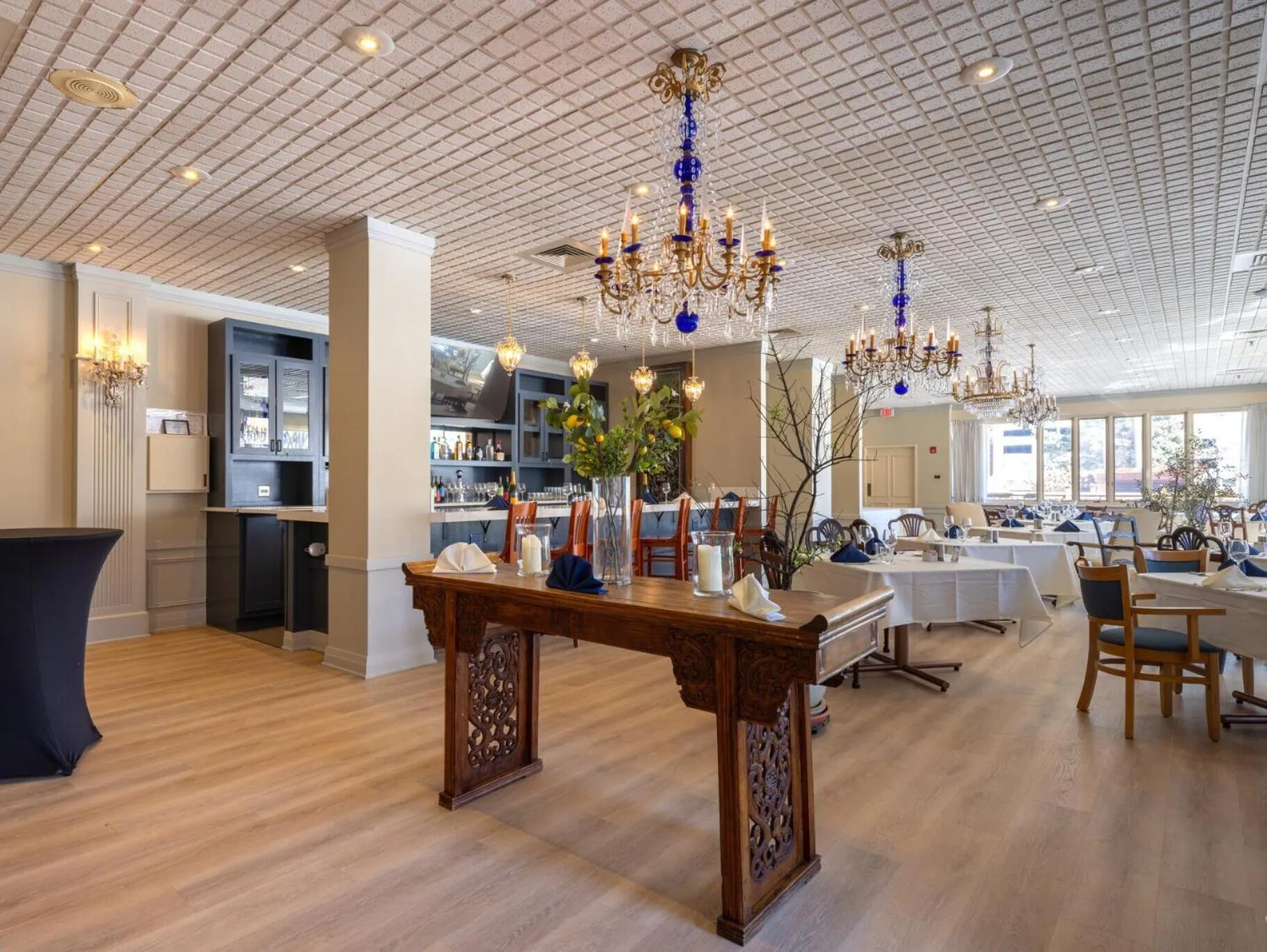 Restaurant/places to eat in The GEM Museum Suites