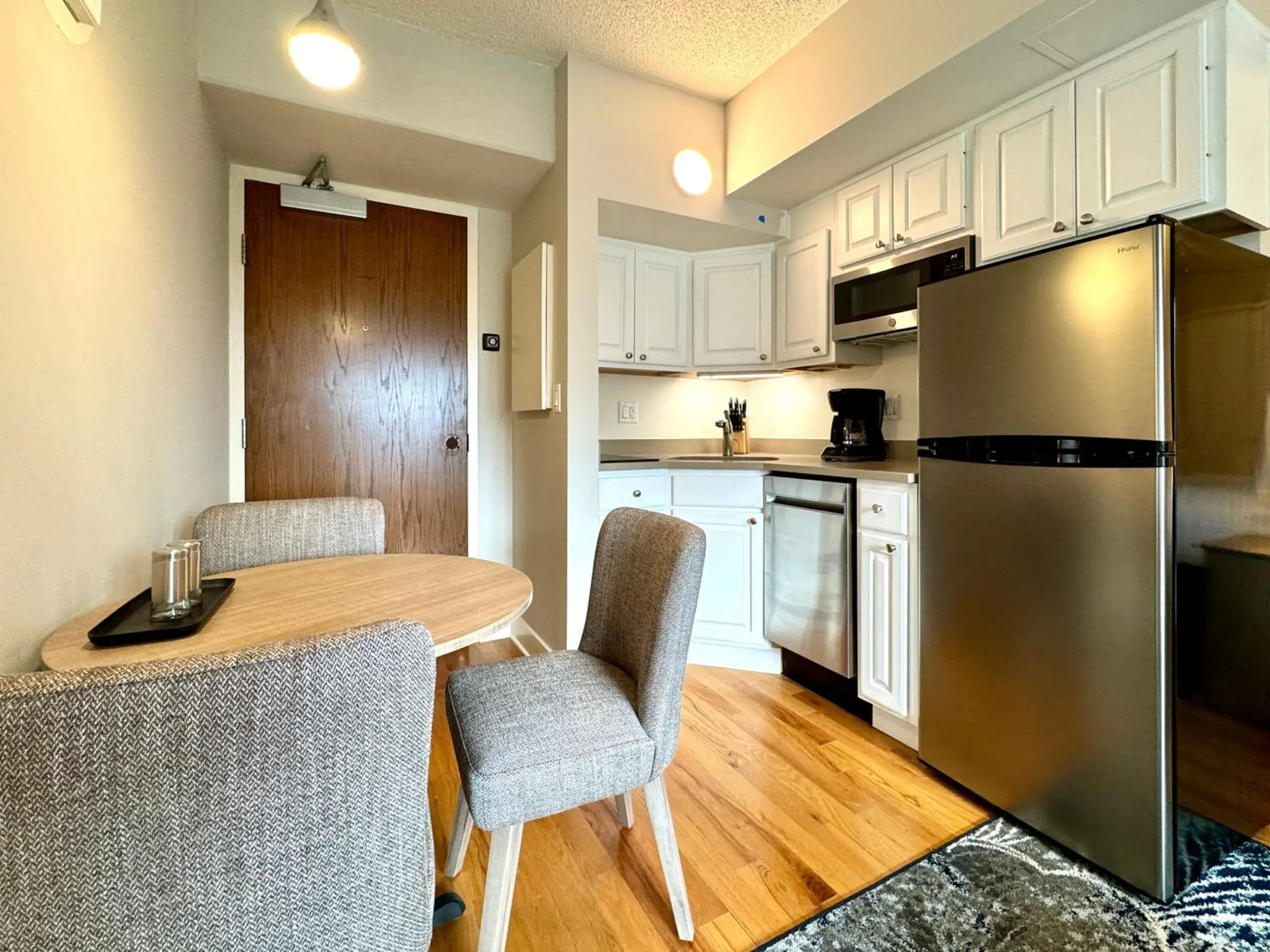 Two-Bedroom Three Bed Suite in The GEM Museum Suites Two-Bedroom Three Bed Suite in The GEM Museum Suites