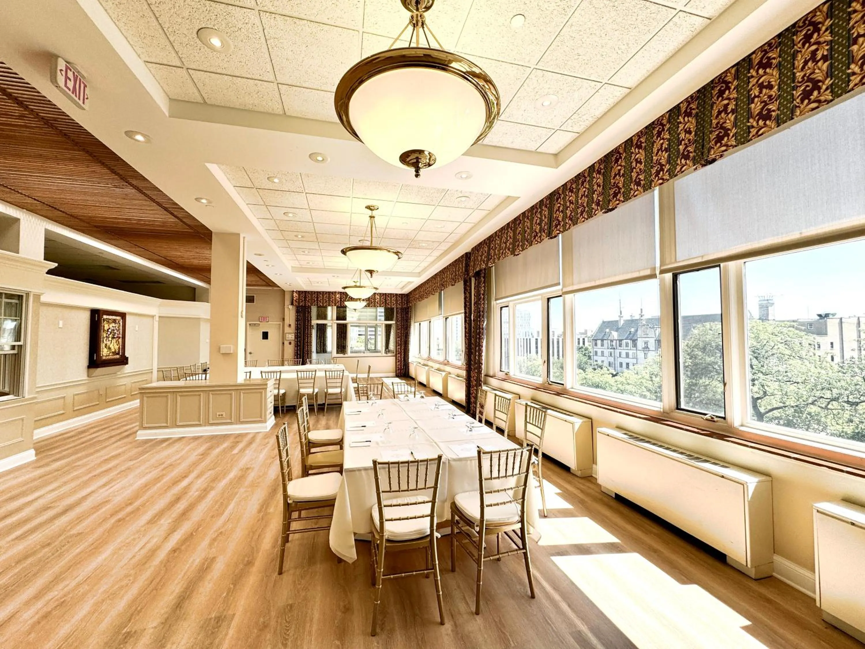 Meeting/conference room in The GEM Museum Suites