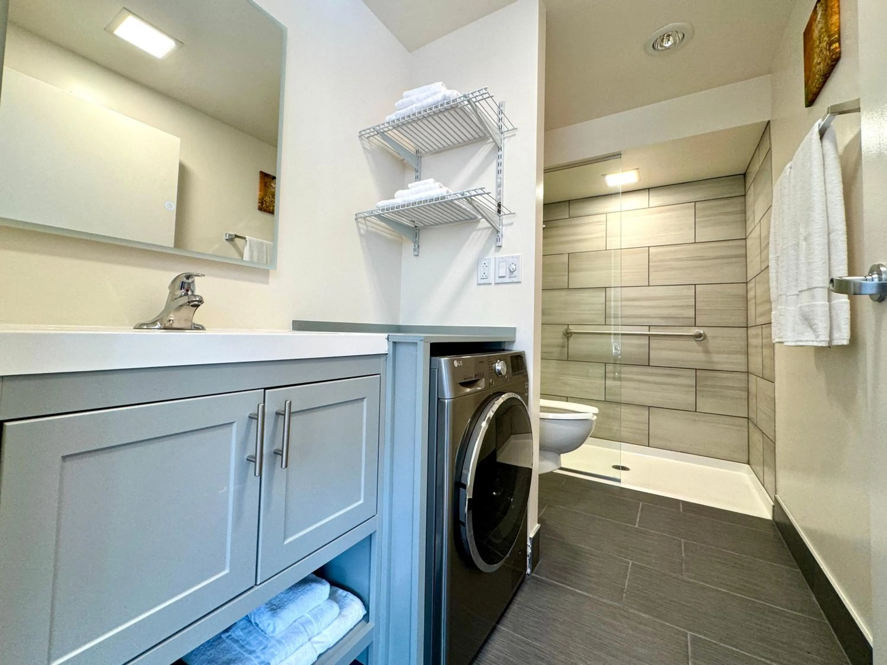 Shower in The GEM Museum Suites