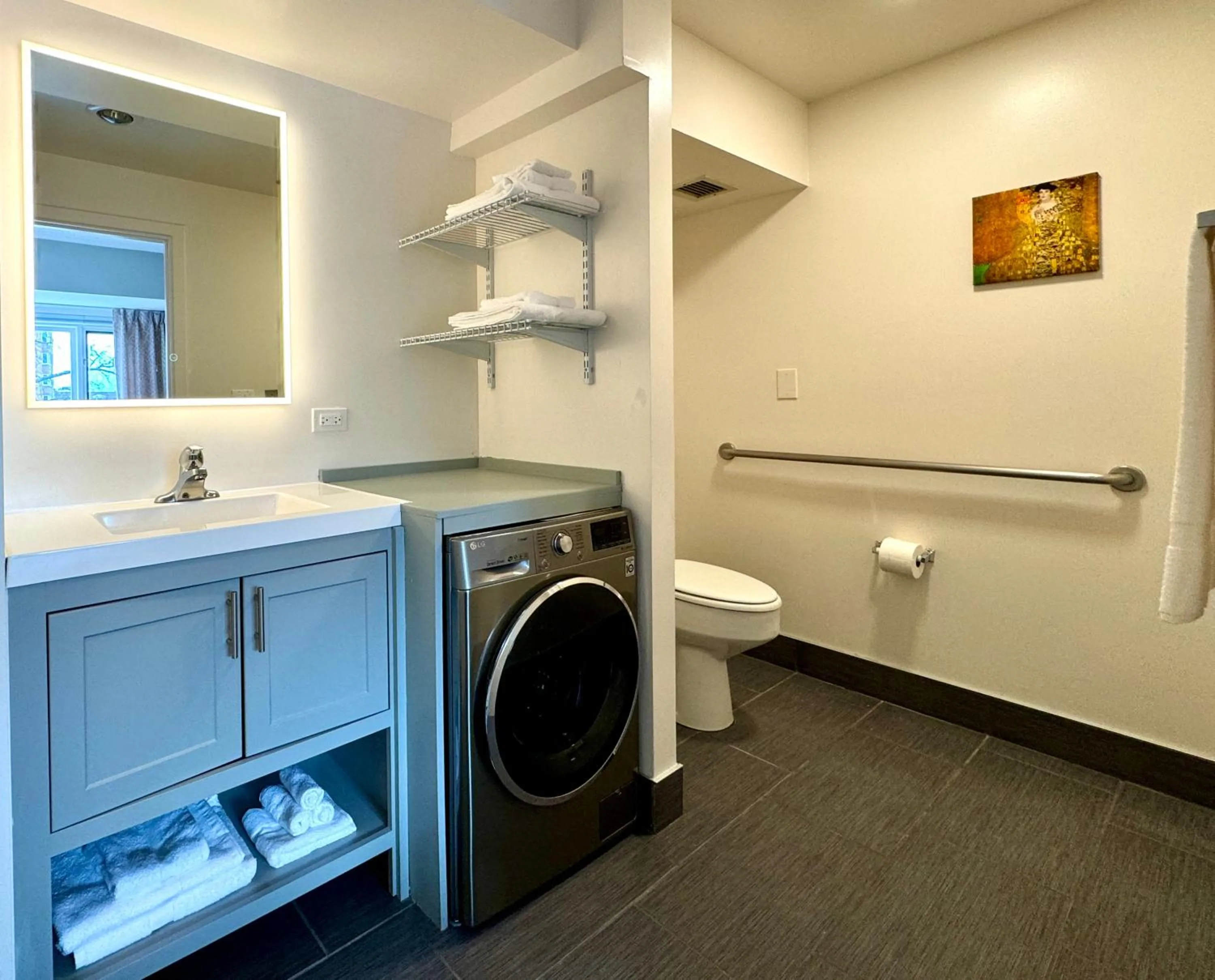 Bathroom in The GEM Museum Suites