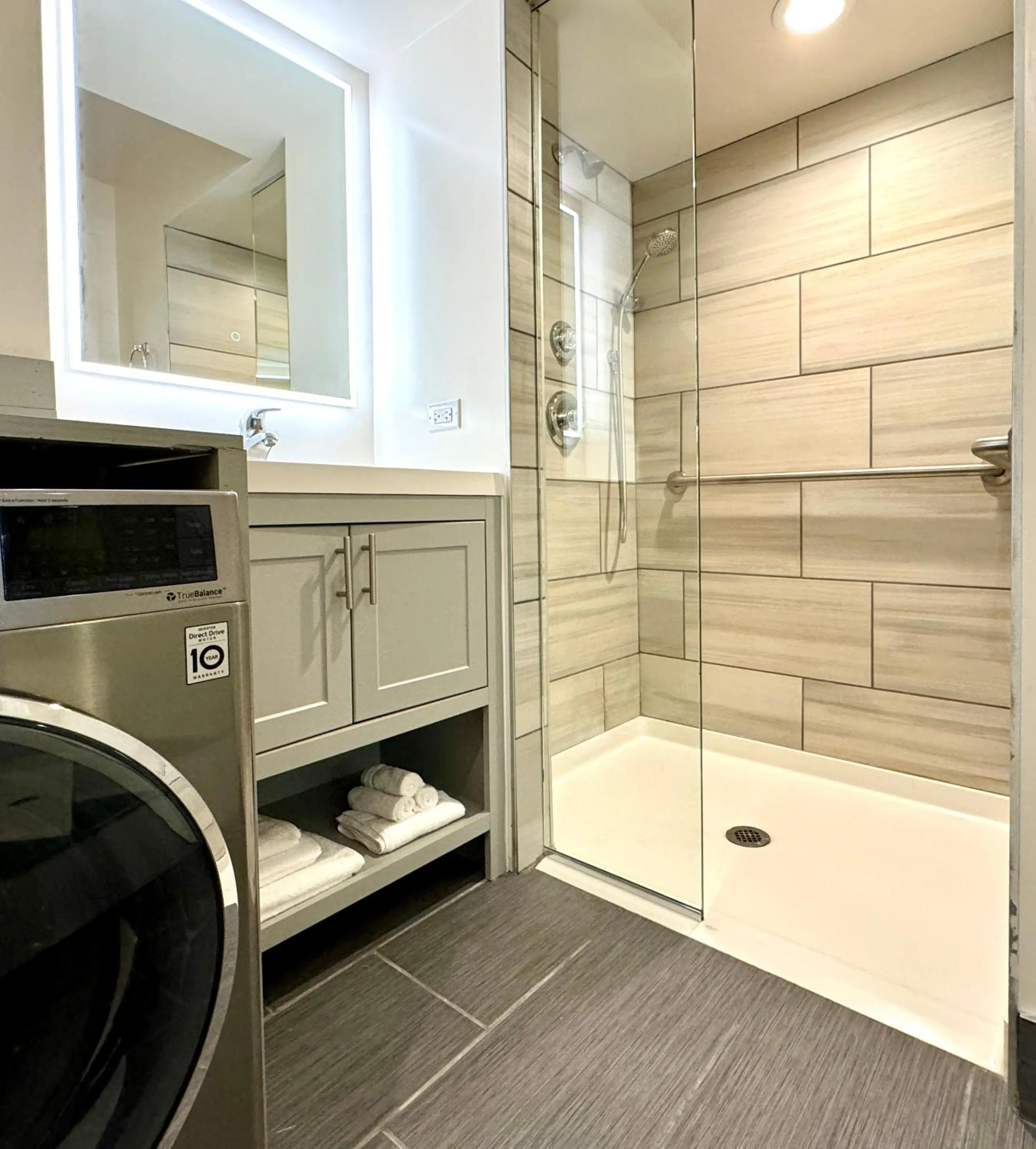 Shower in The GEM Museum Suites