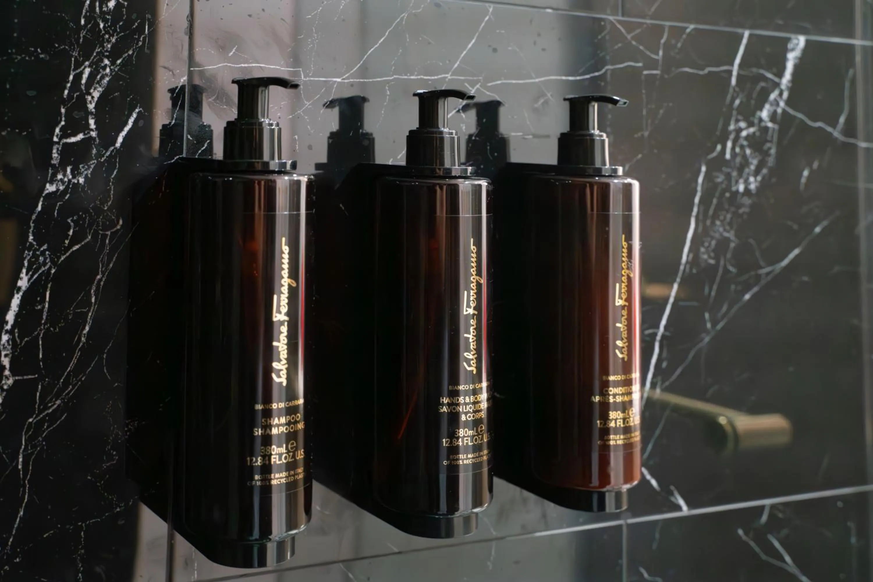 Bathroom in Iris Hotel Boston