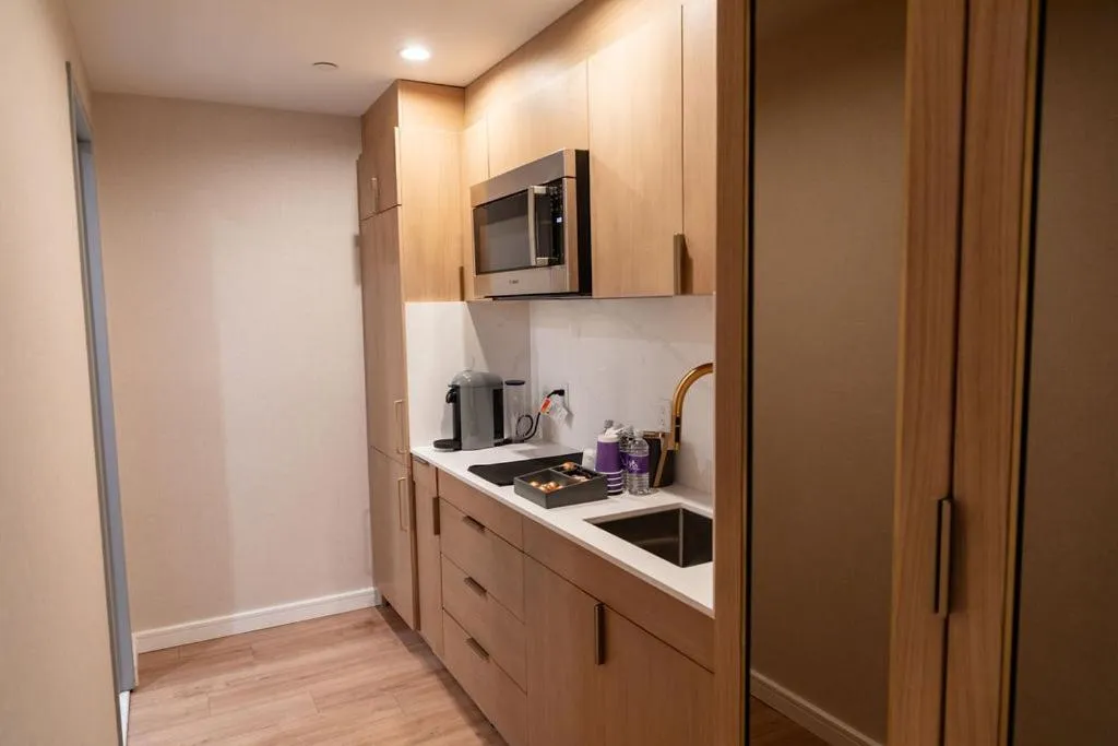 Kitchen or kitchenette in Iris Hotel Boston