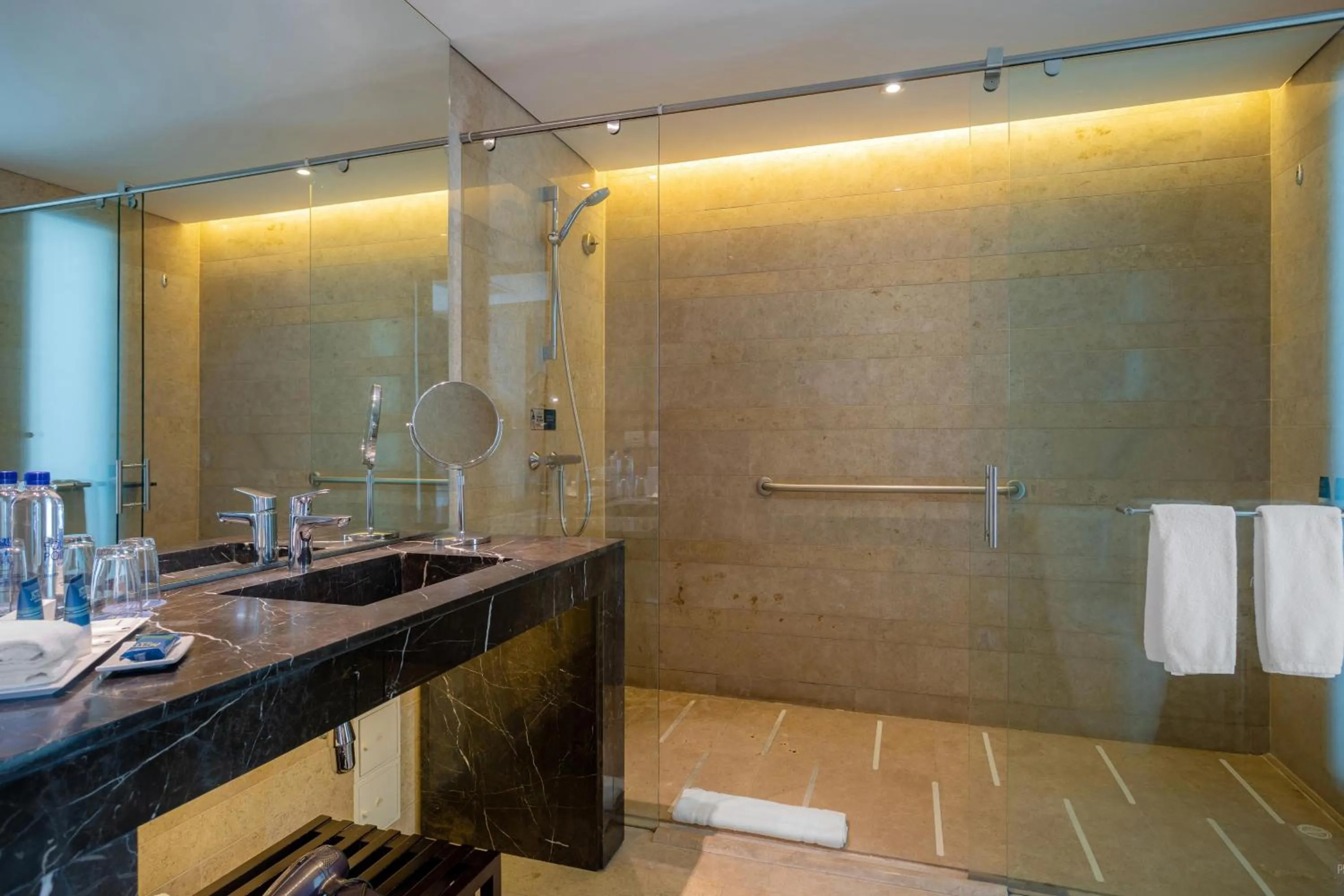 Bathroom in Four Points By Sheraton Bogota