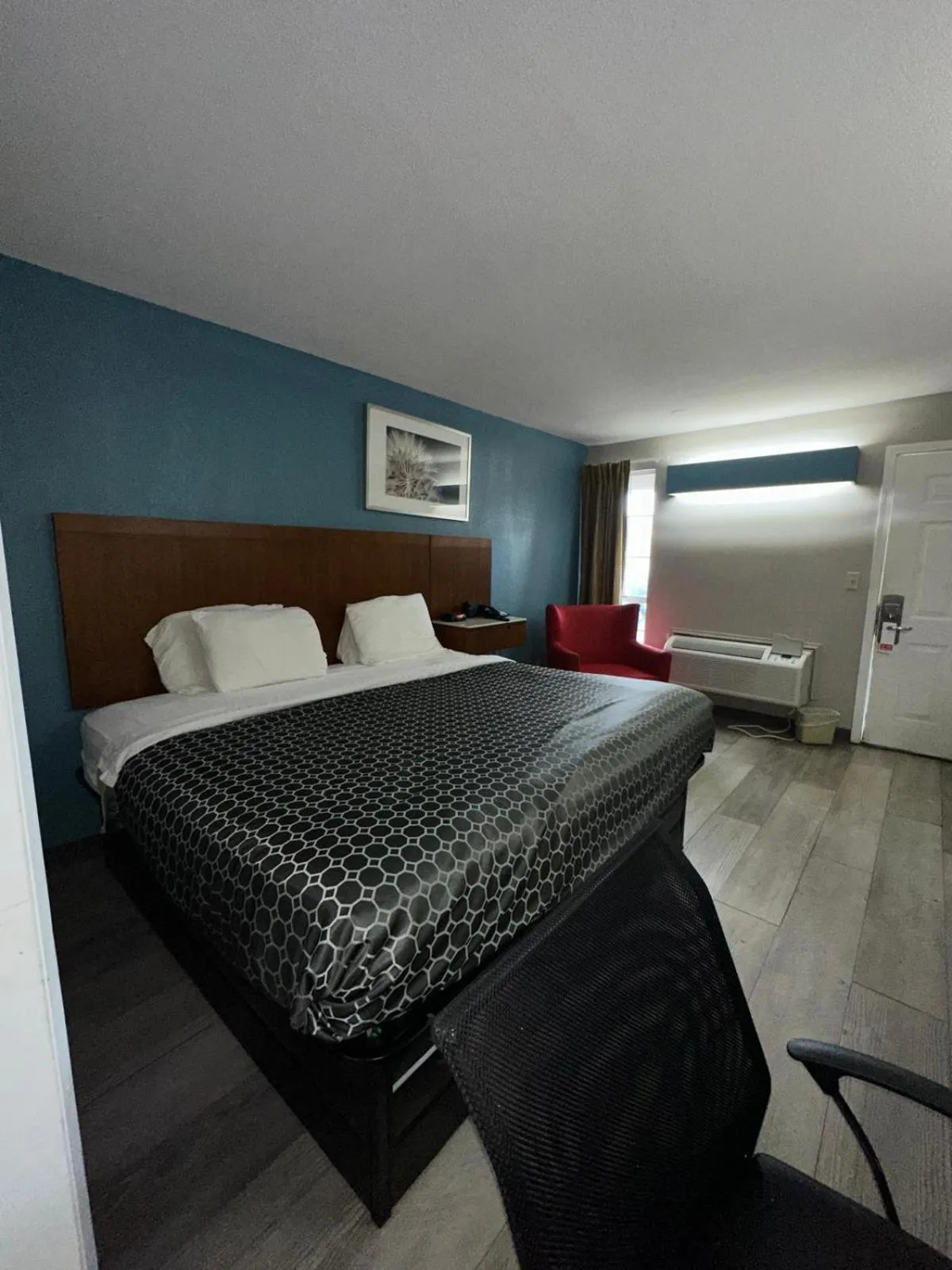 Bed in Jameson Inn Winder