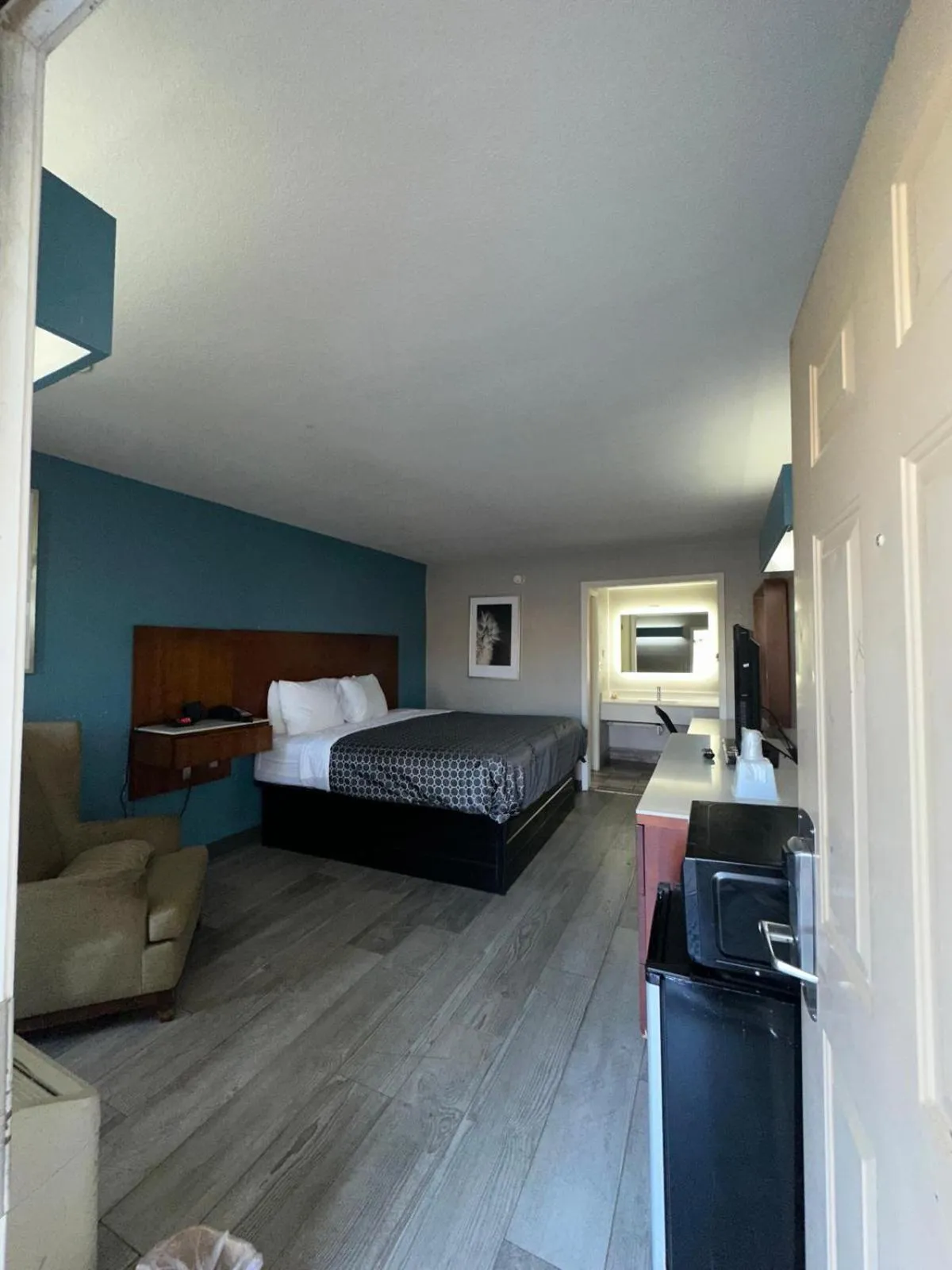 Photo of the whole room, Bed in Jameson Inn Winder