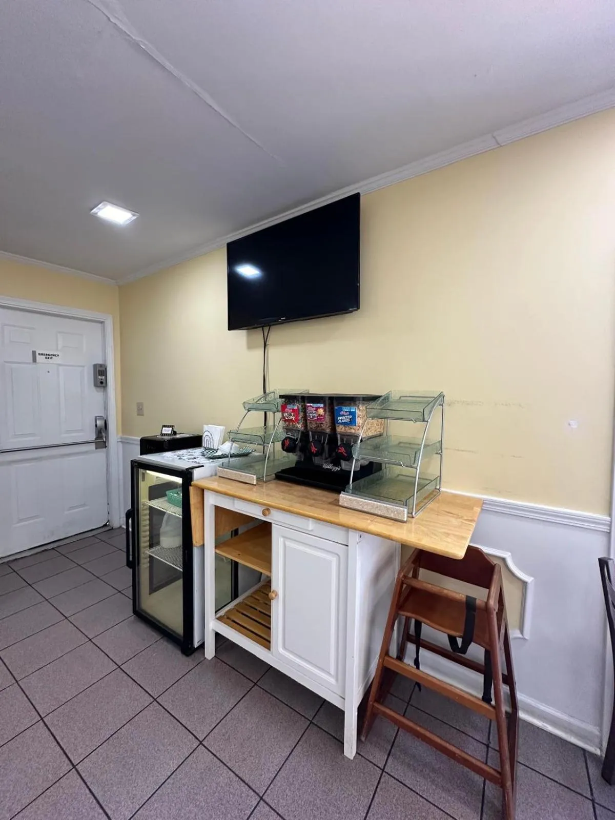 Coffee/tea facilities in Jameson Inn Winder