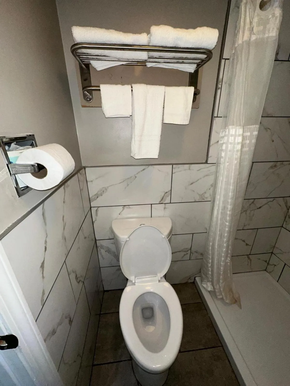 Shower in Jameson Inn Winder