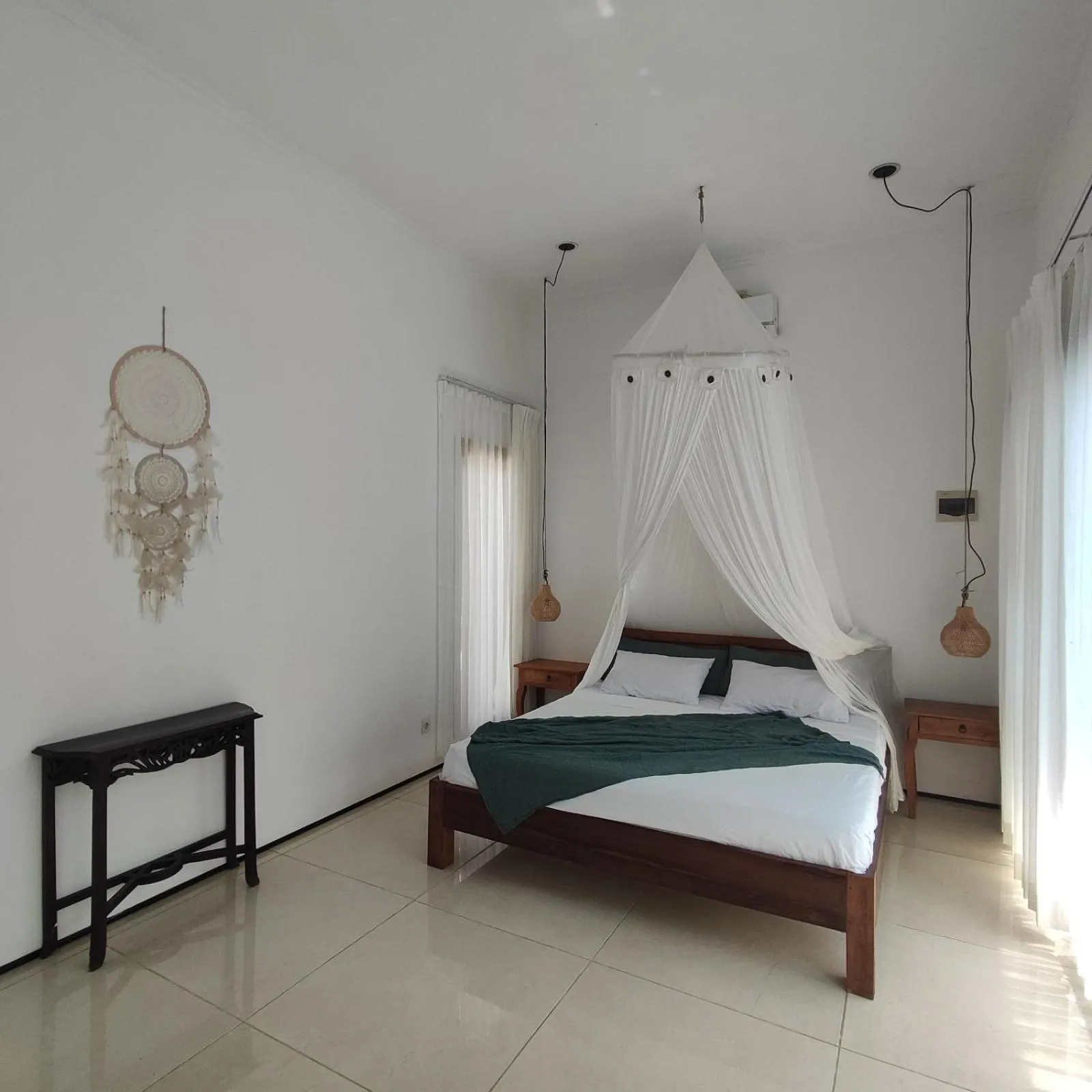 Photo of the whole room, Bed in Lovina Villa Cinta