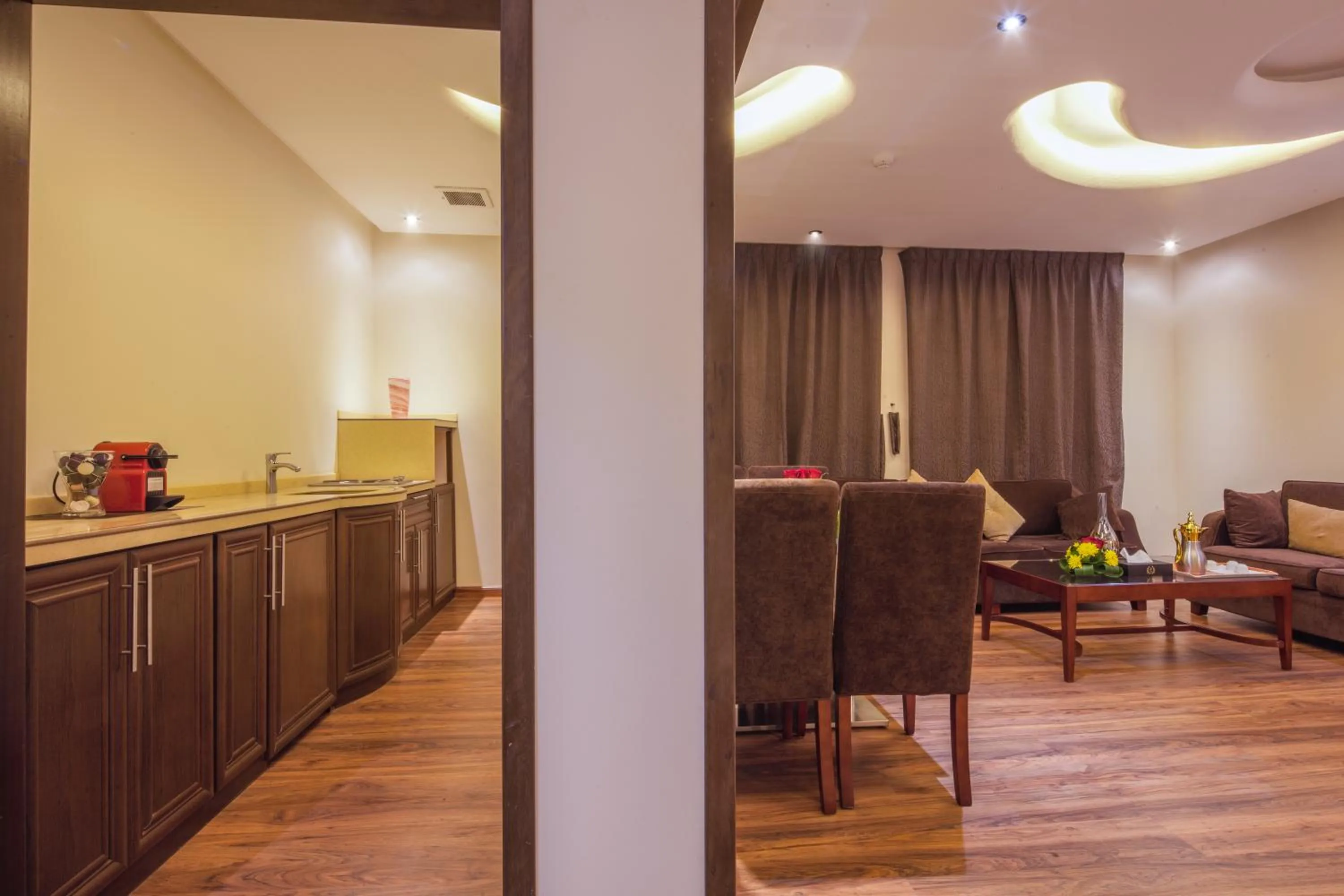 Kitchen or kitchenette in قصر ريفان للشقق المخدومة