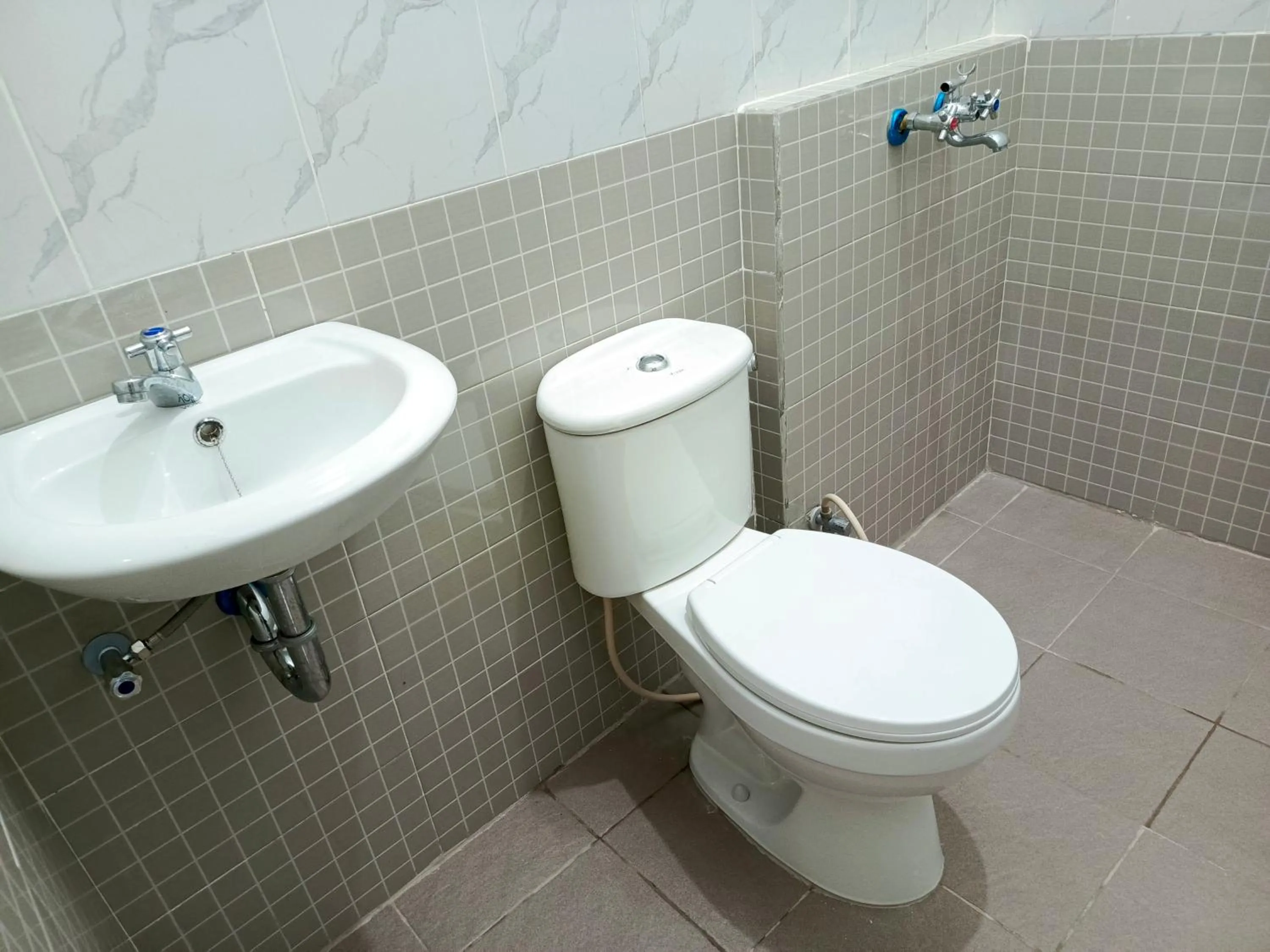 Bathroom in Bebek Kuning Residence