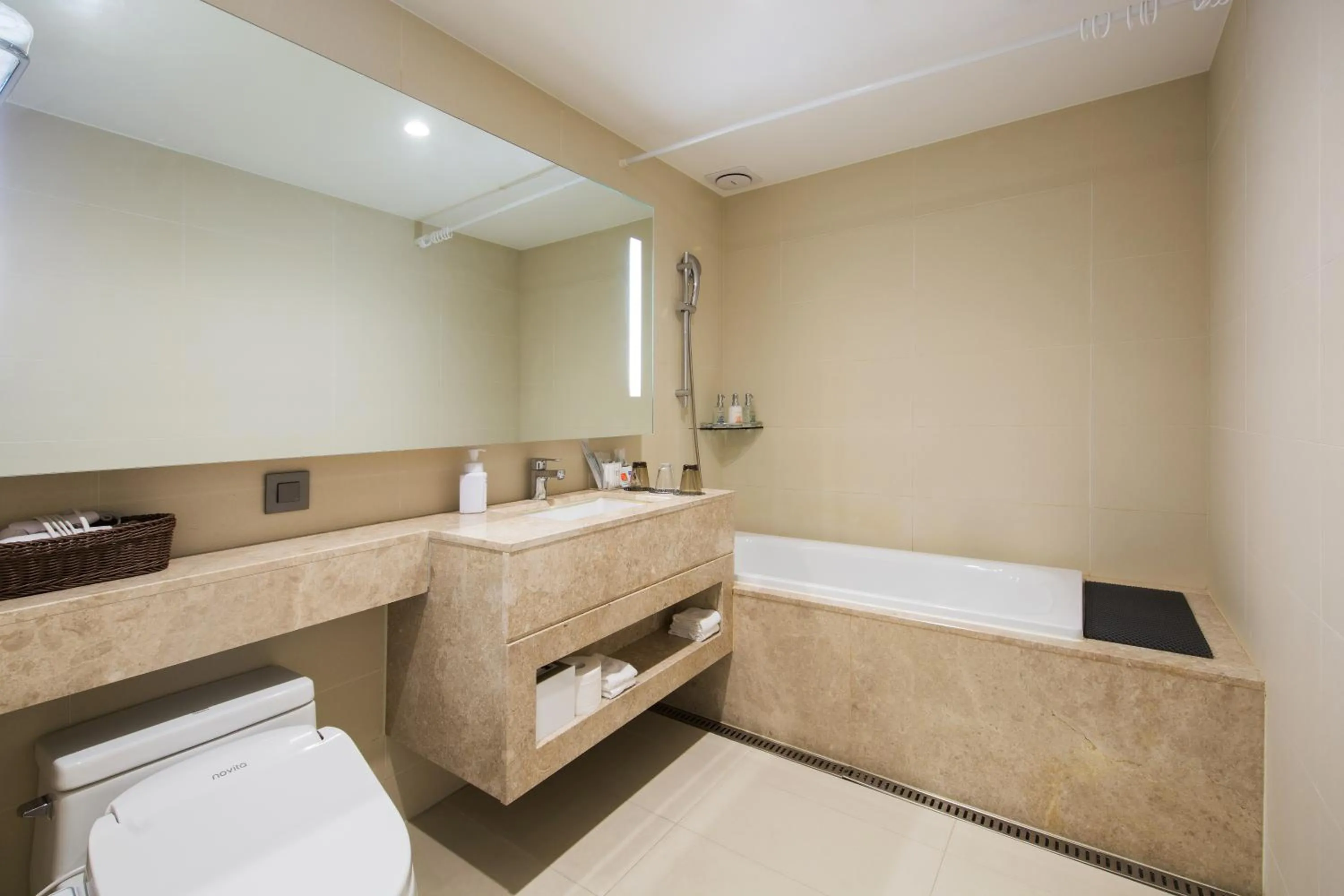 Bath in Solaria Nishitetsu Hotel Busan