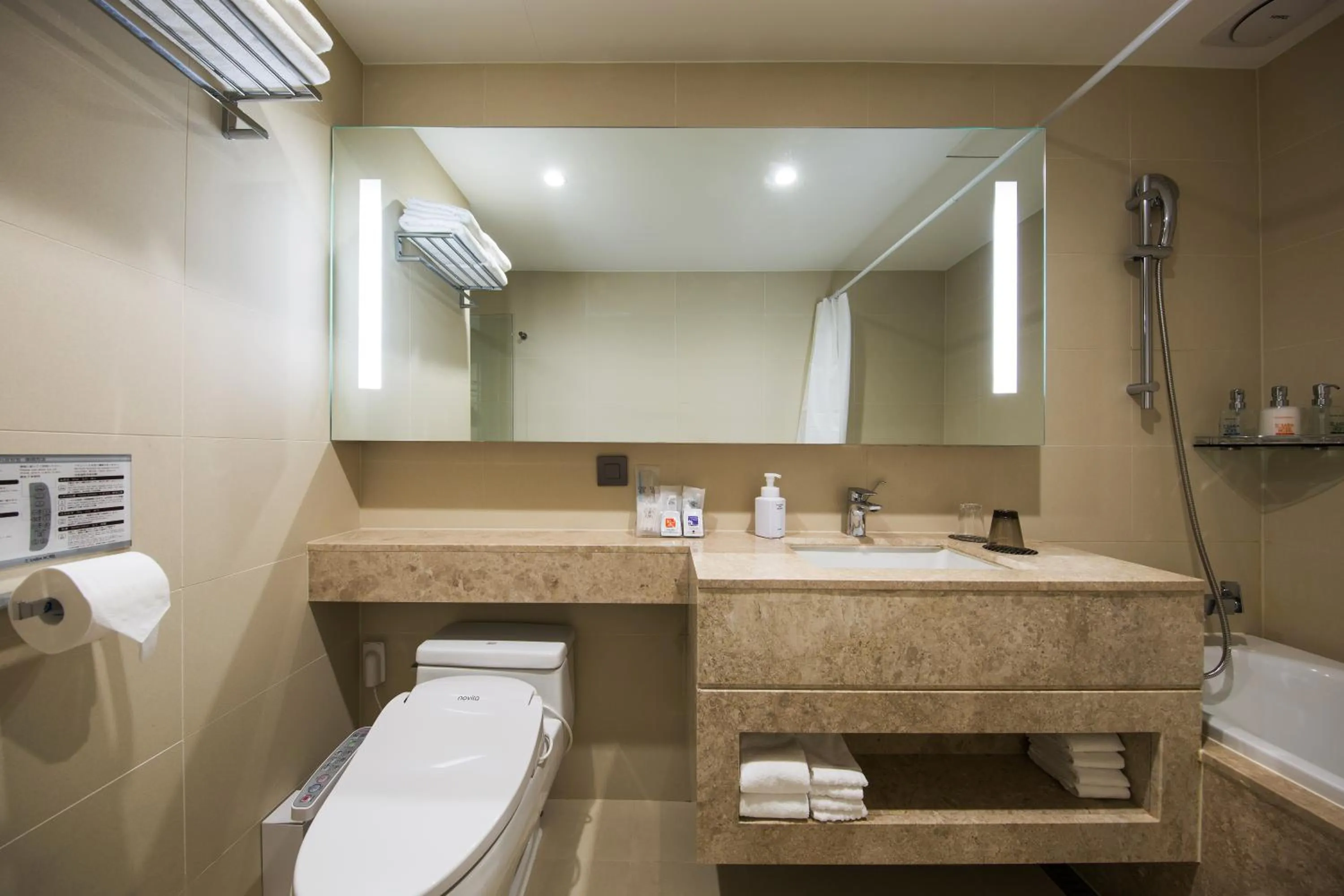 Toilet in Solaria Nishitetsu Hotel Busan