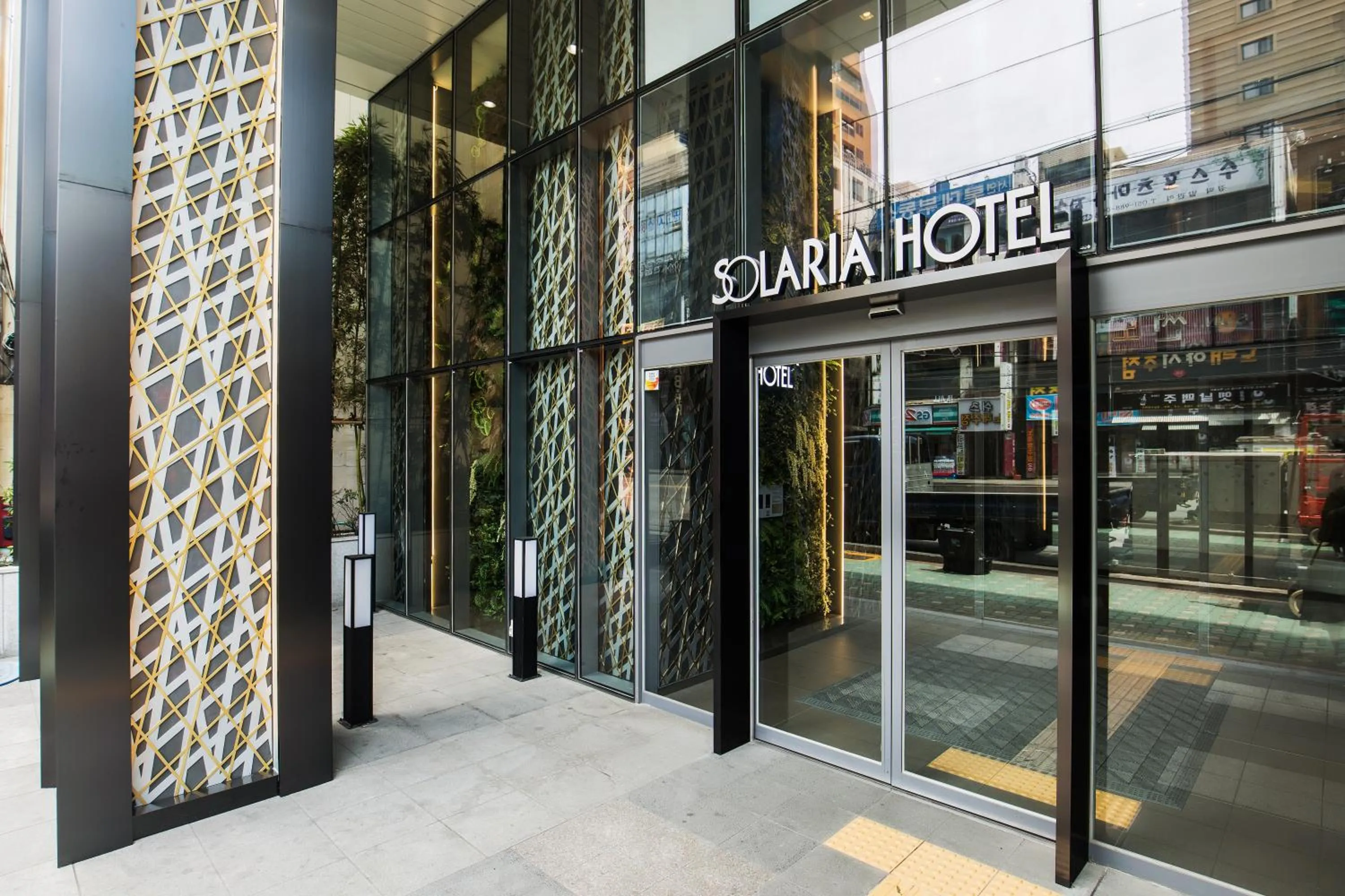 Facade/entrance in Solaria Nishitetsu Hotel Busan
