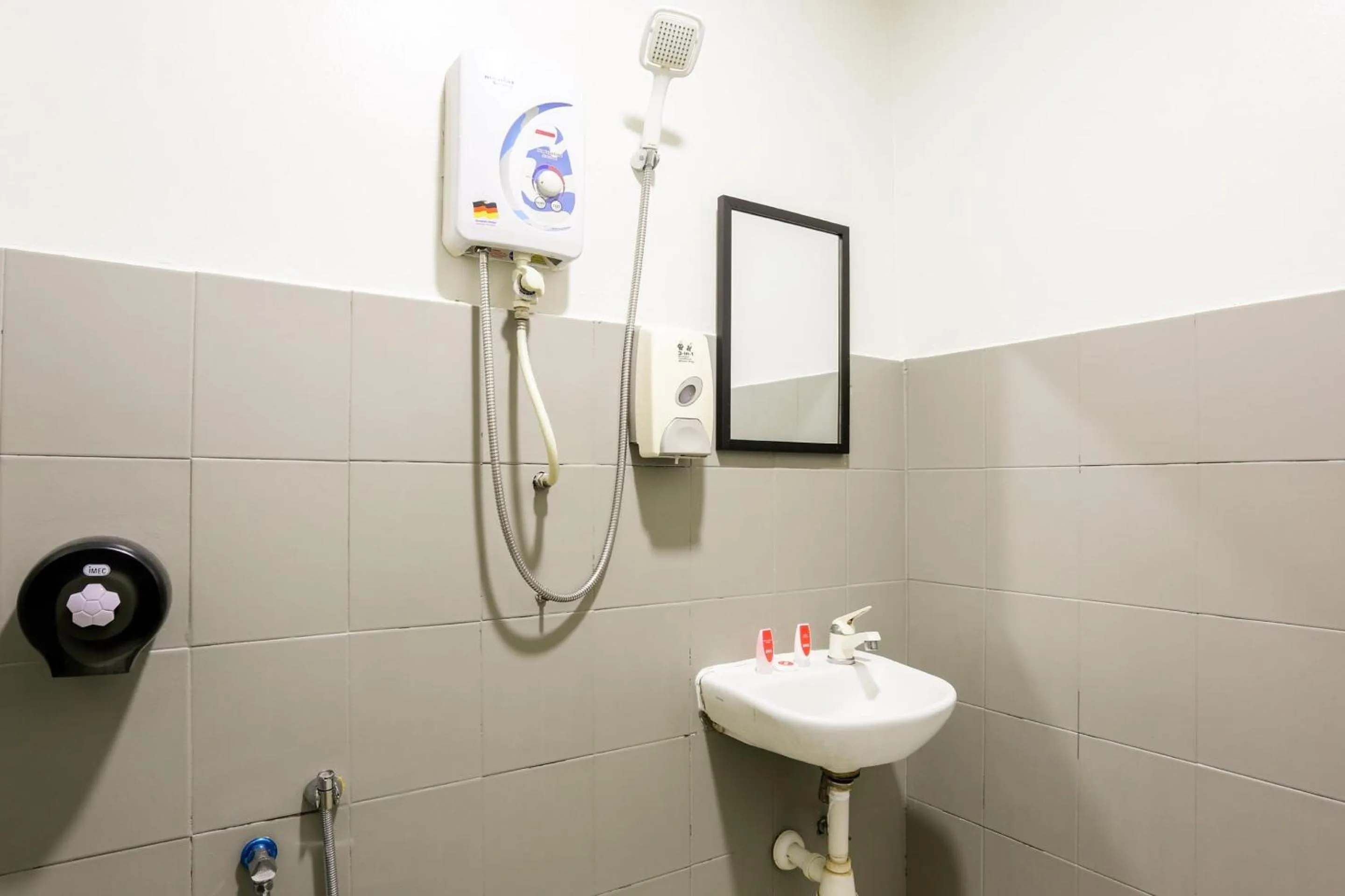 Bathroom in Hotel O Kl2f Rest & Go