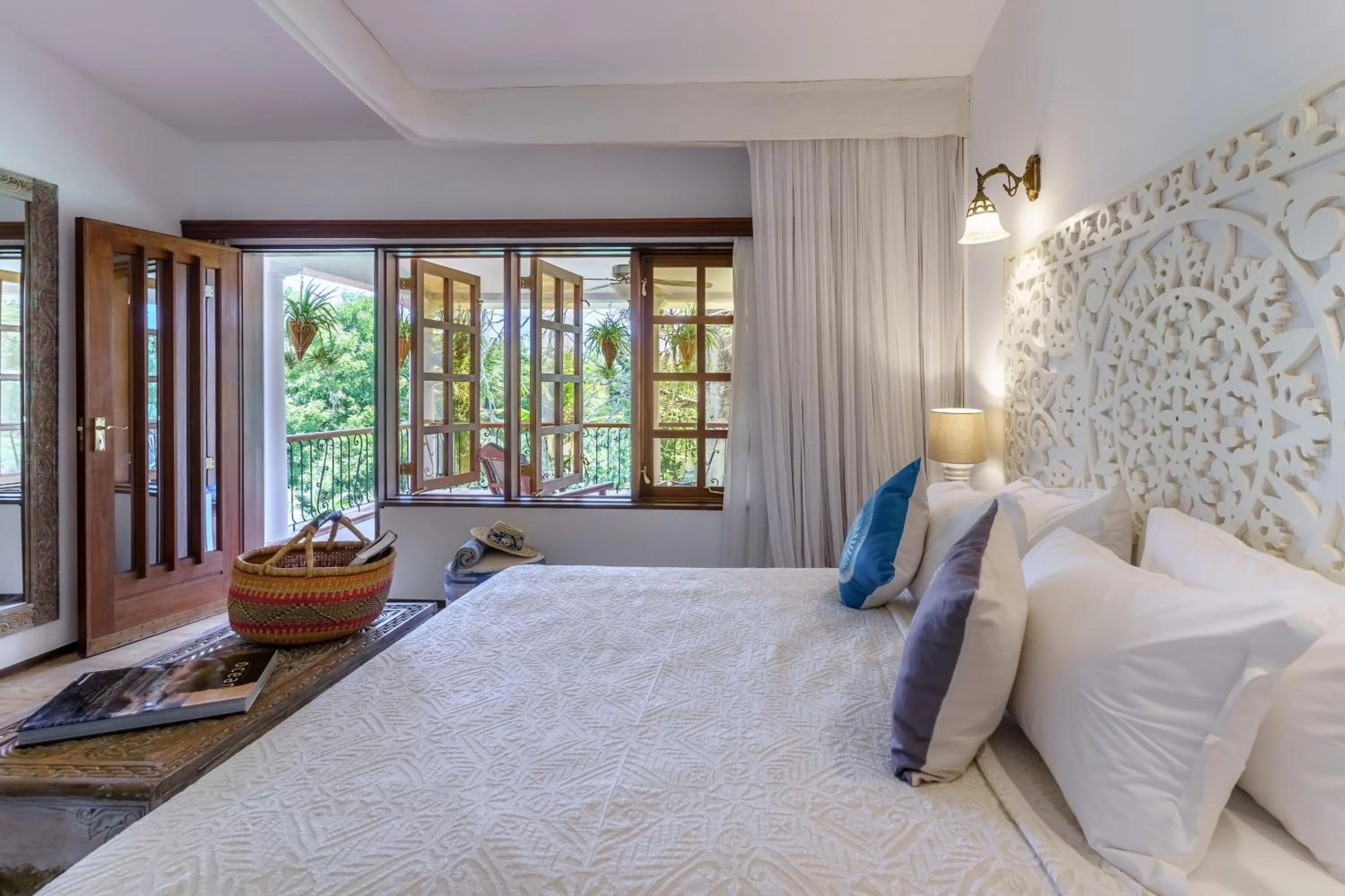 Bedroom, Bed in Lazy Days