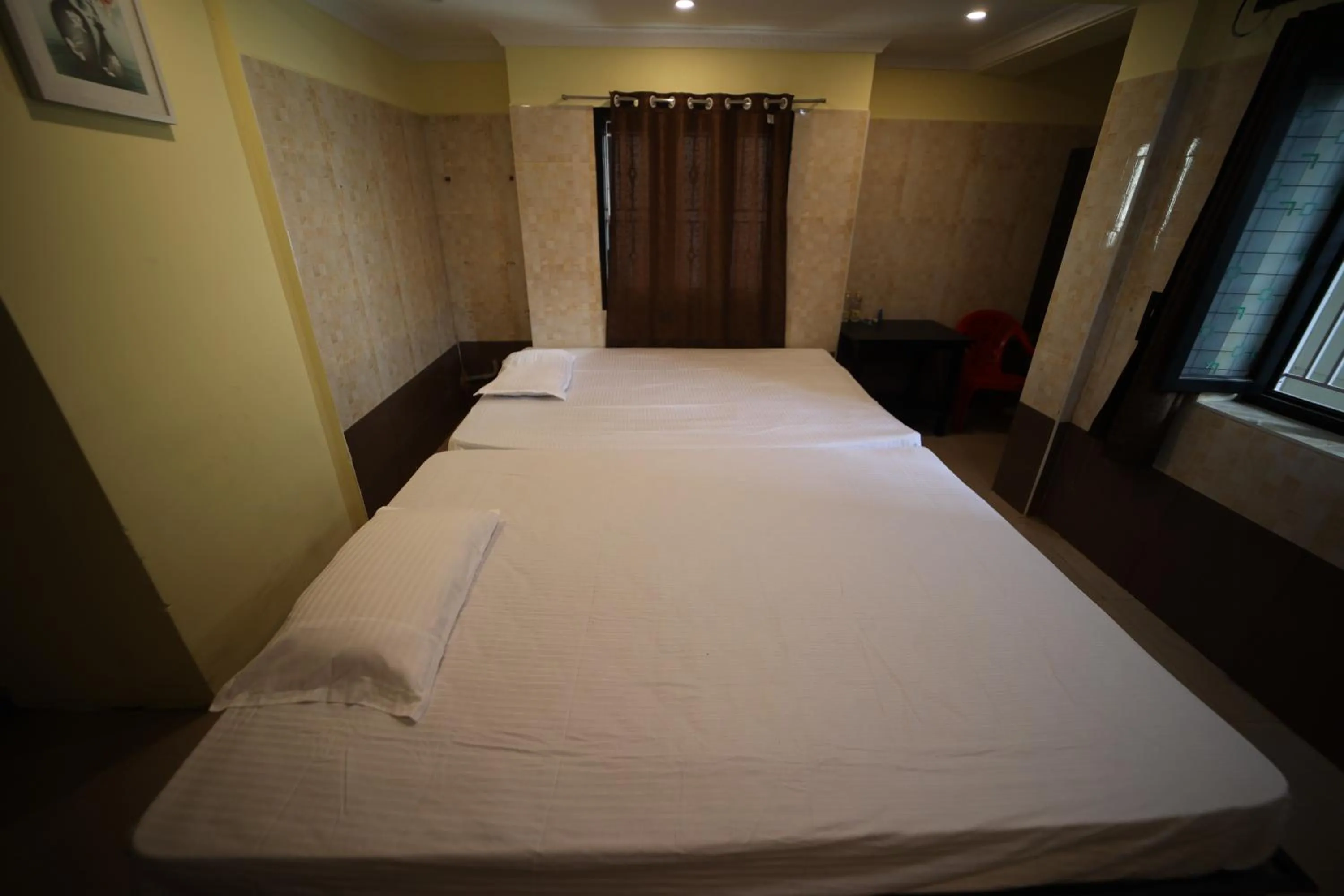 Photo of the whole room, Bed in JR Lodge