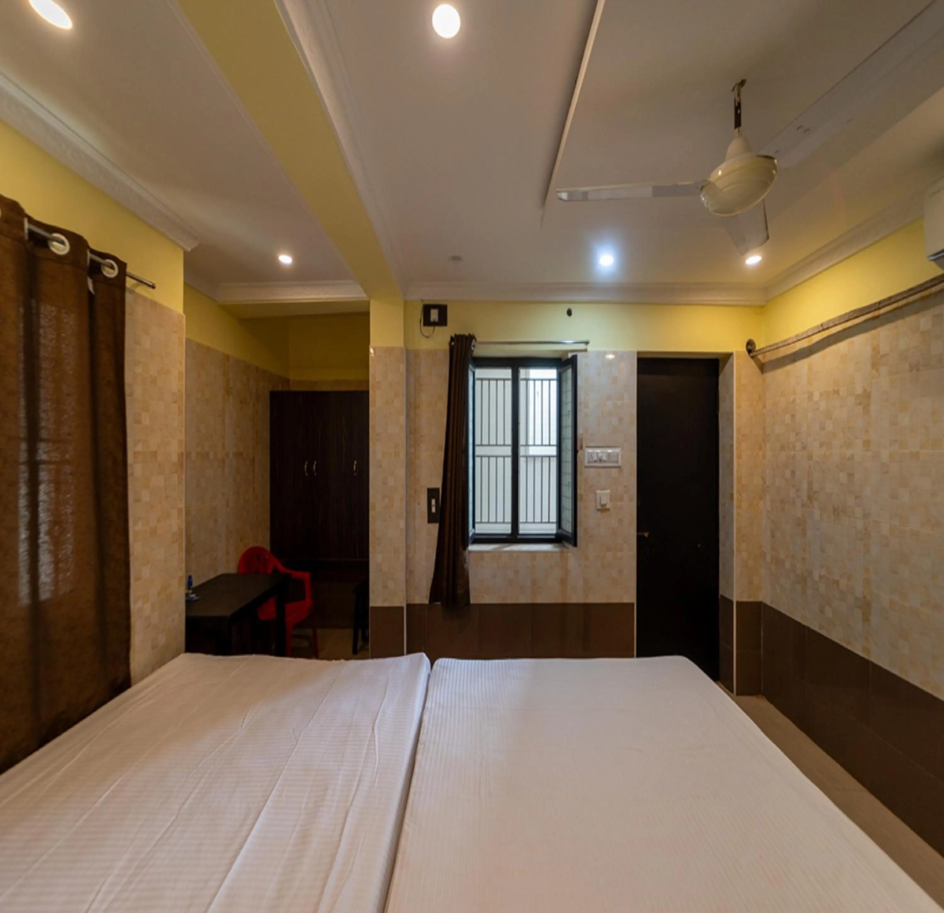 Photo of the whole room, Bed in JR Lodge
