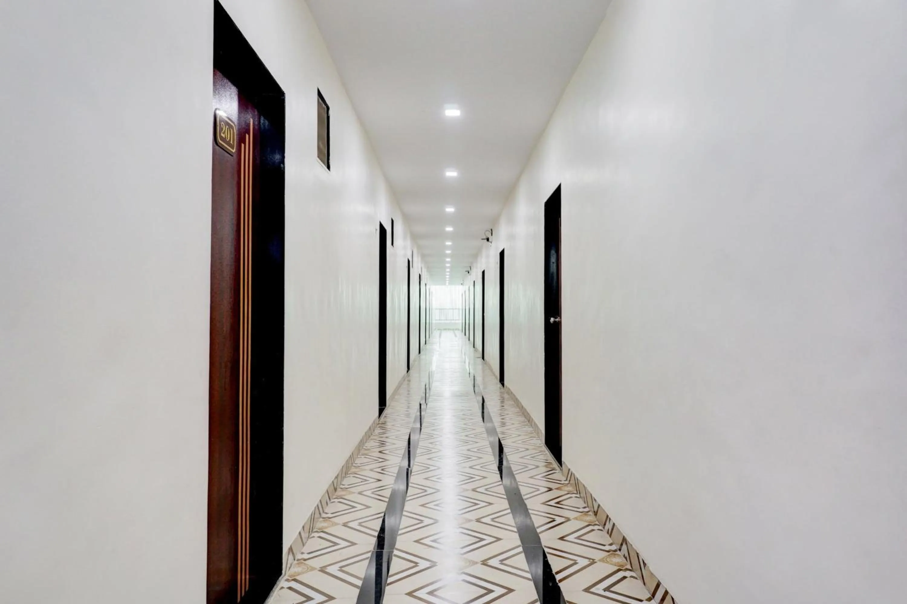 Hotel O Royal Inn